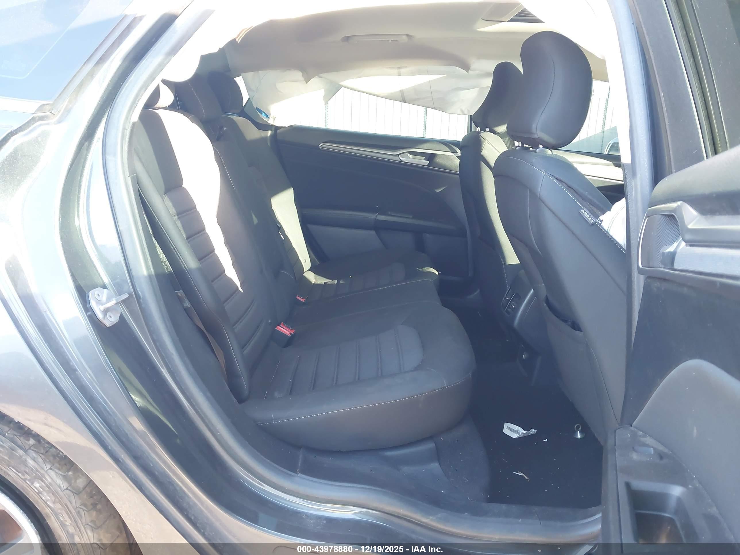 FORD FUSION image 8