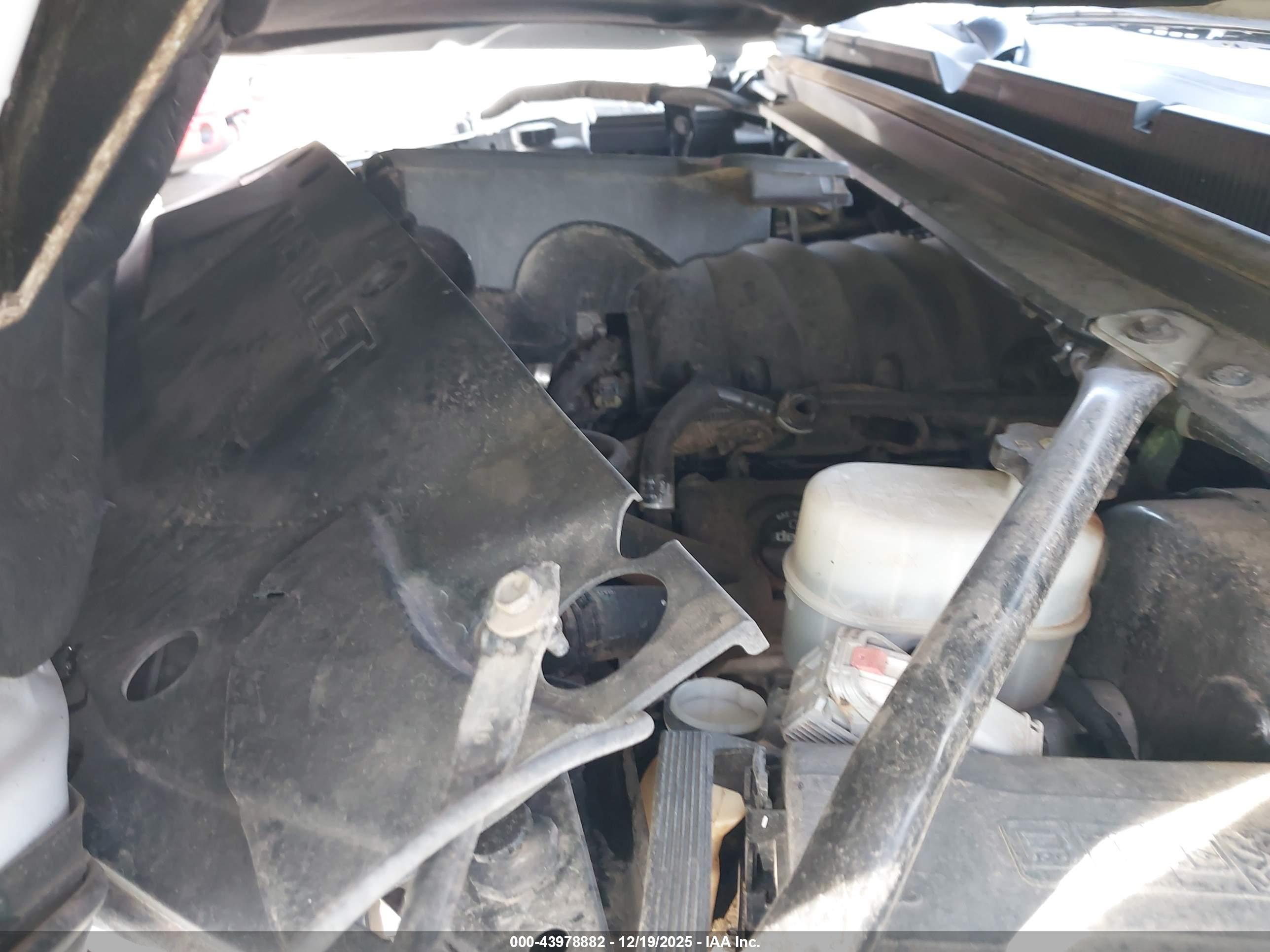 CHEVROLET TAHOE image 10