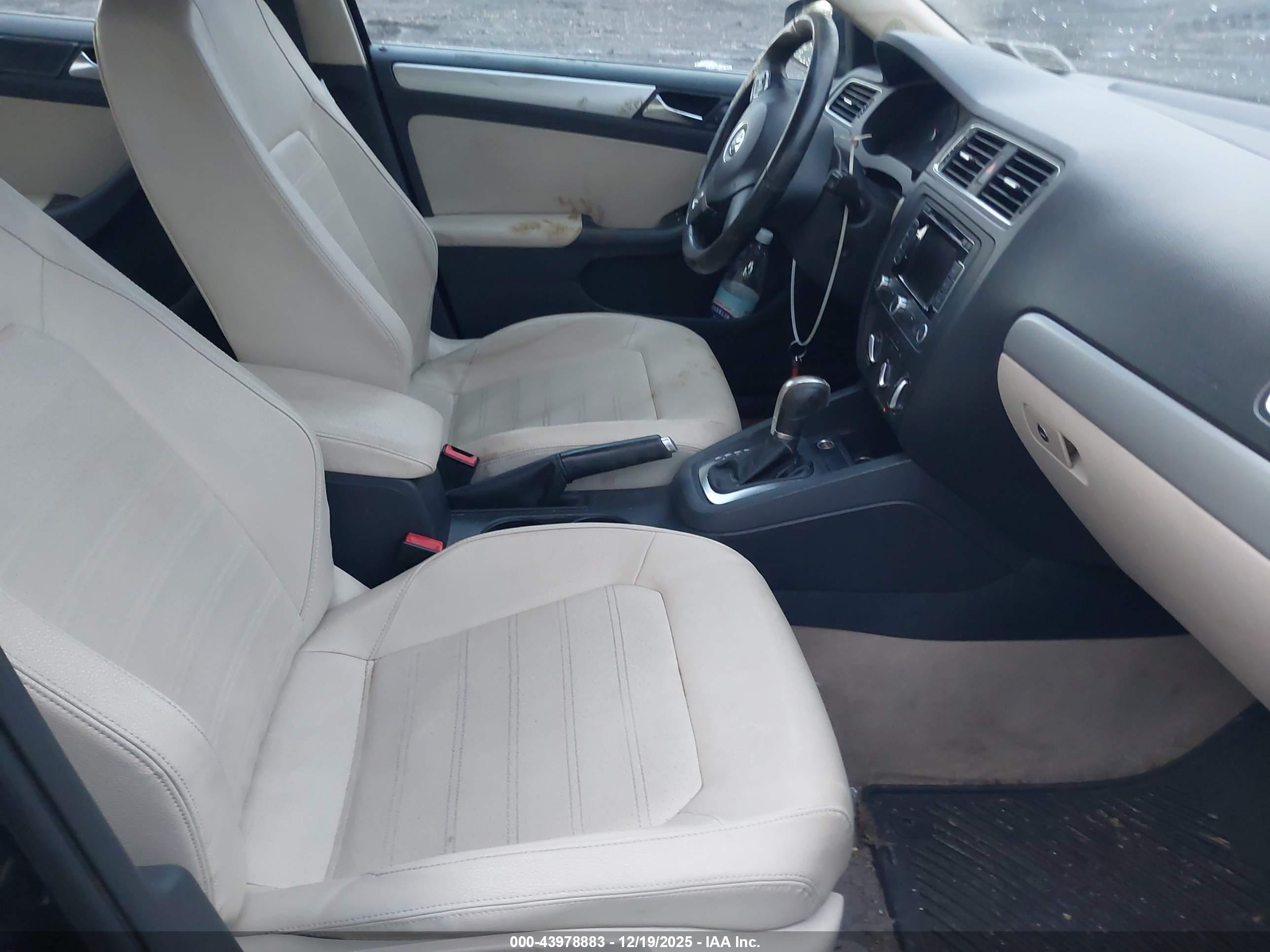 VOLKSWAGEN JETTA image 5