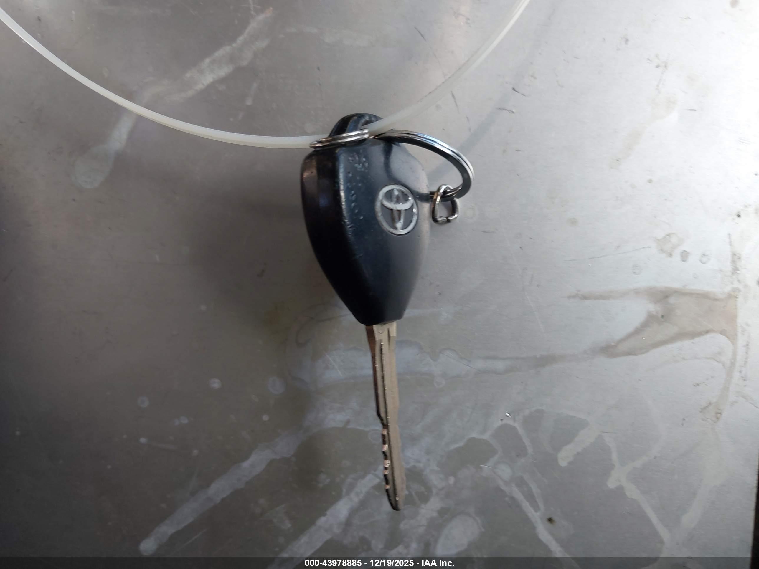 TOYOTA COROLLA image 11