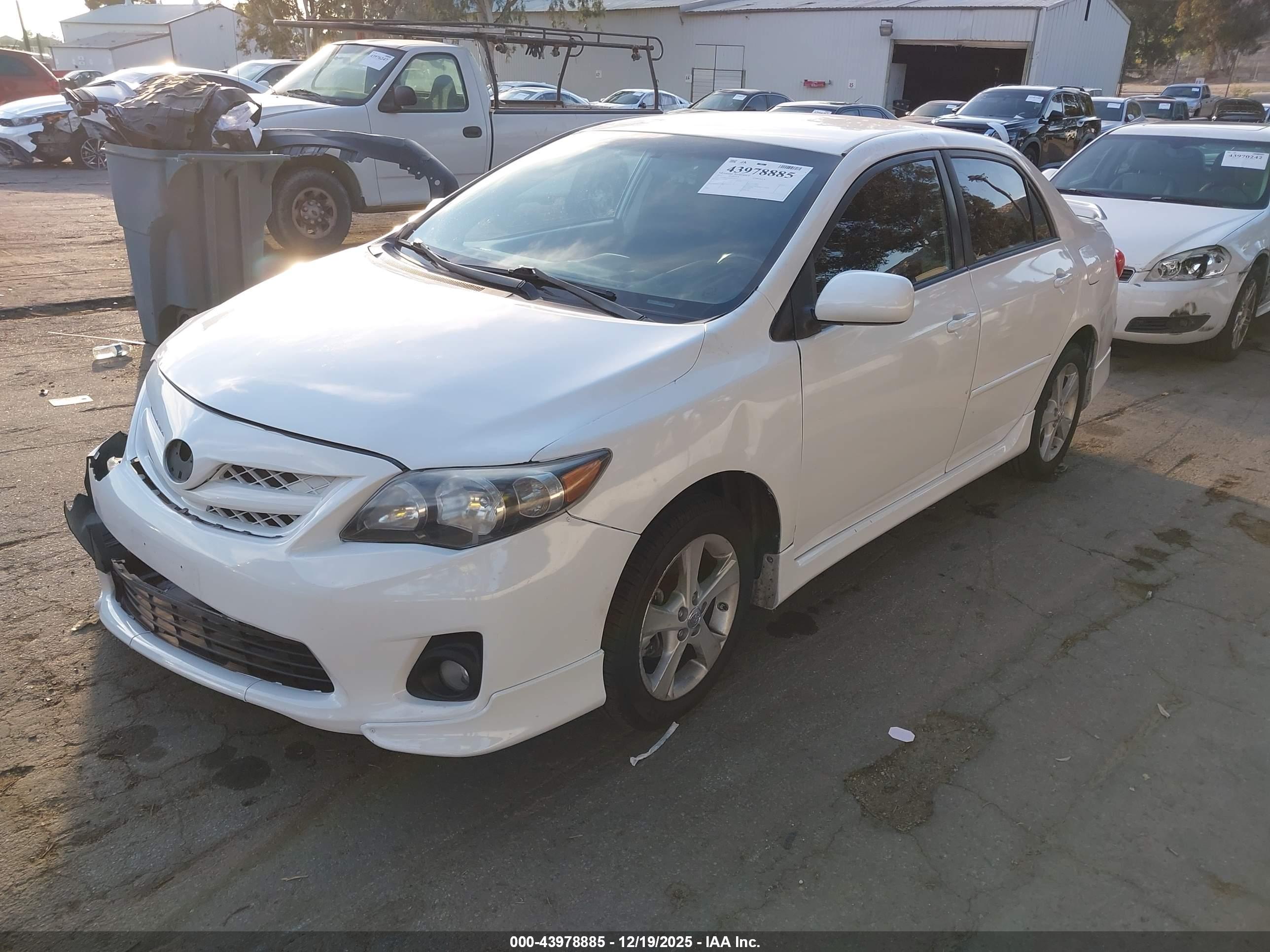 TOYOTA COROLLA image 2