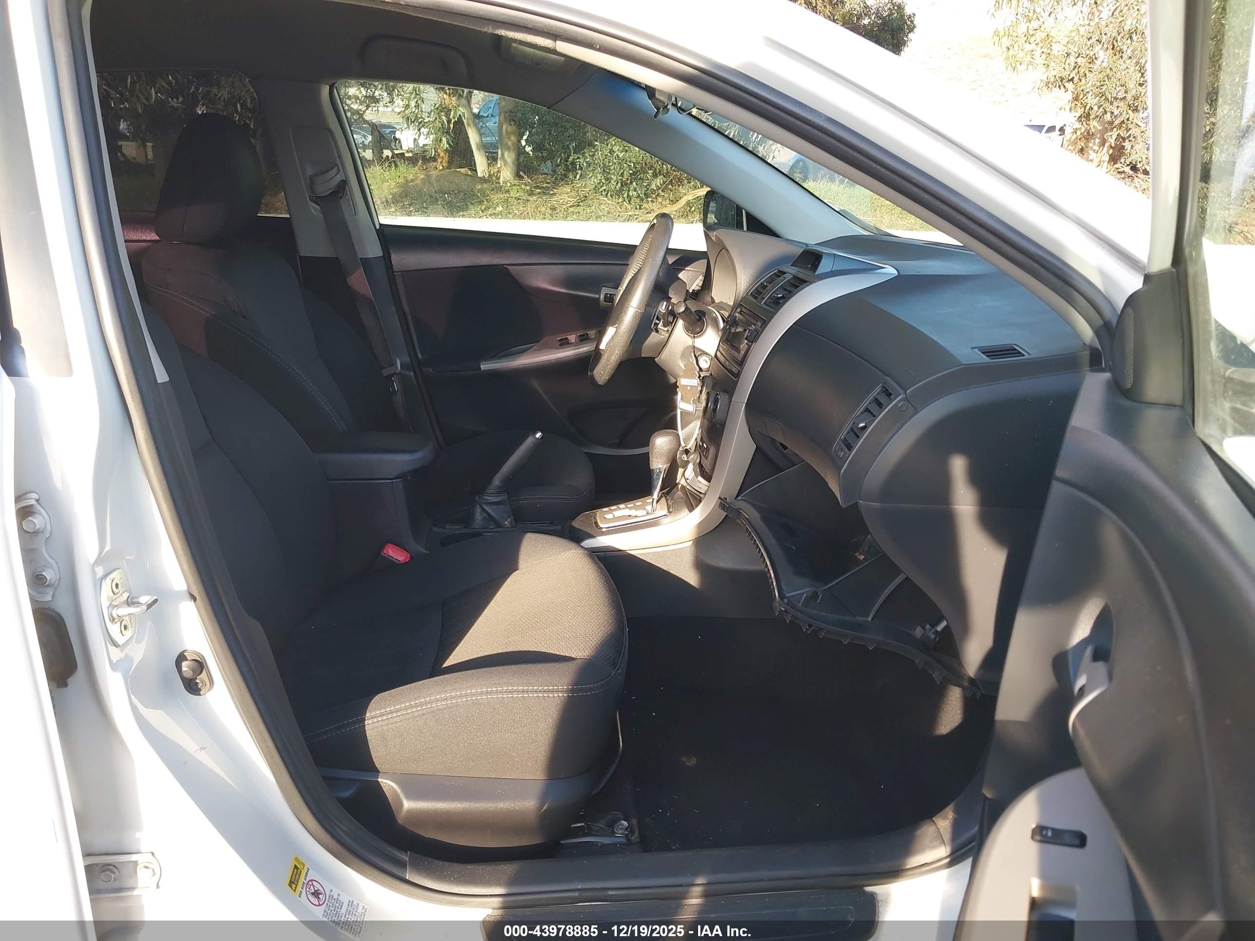 TOYOTA COROLLA image 5