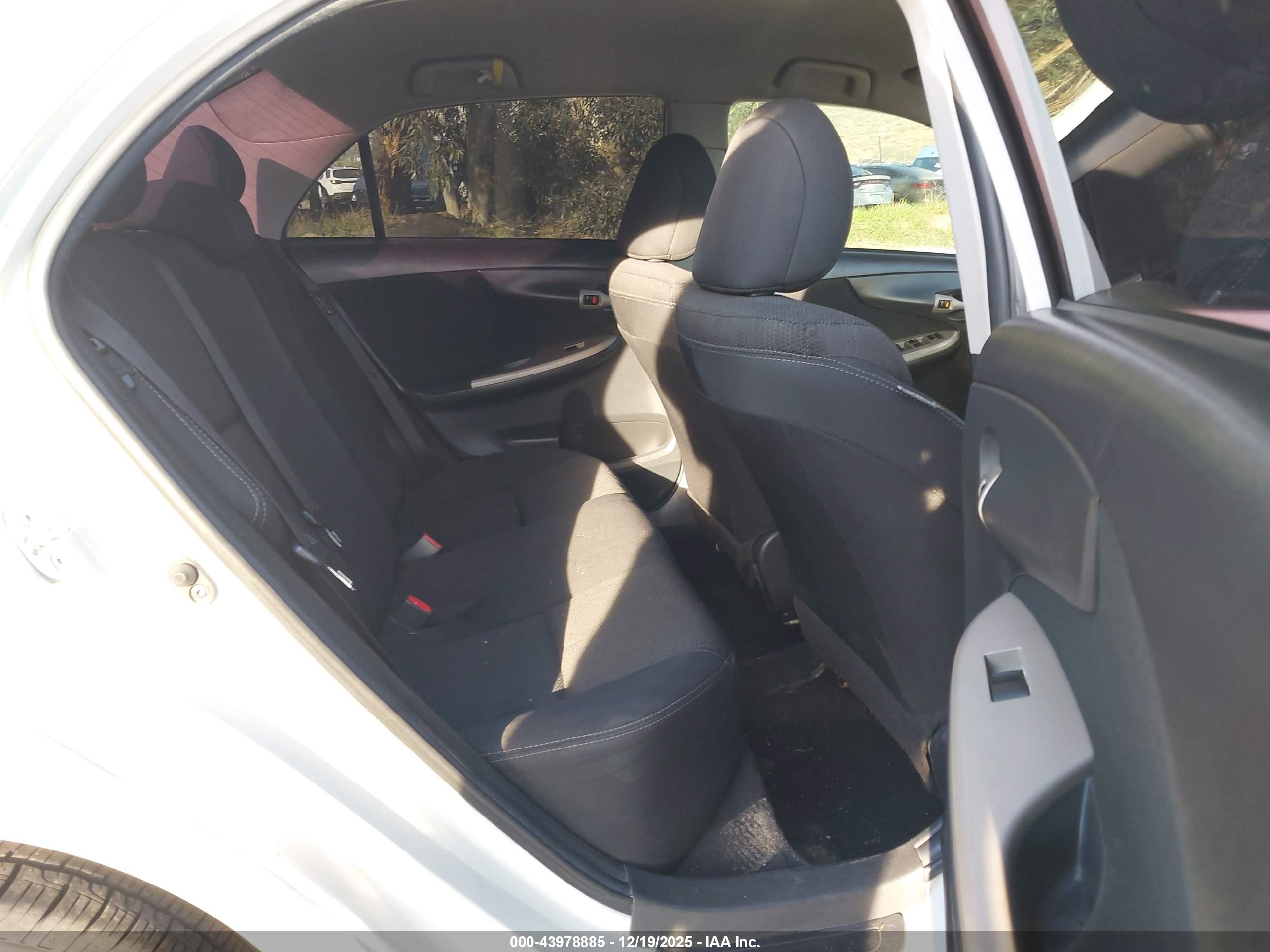 TOYOTA COROLLA image 8