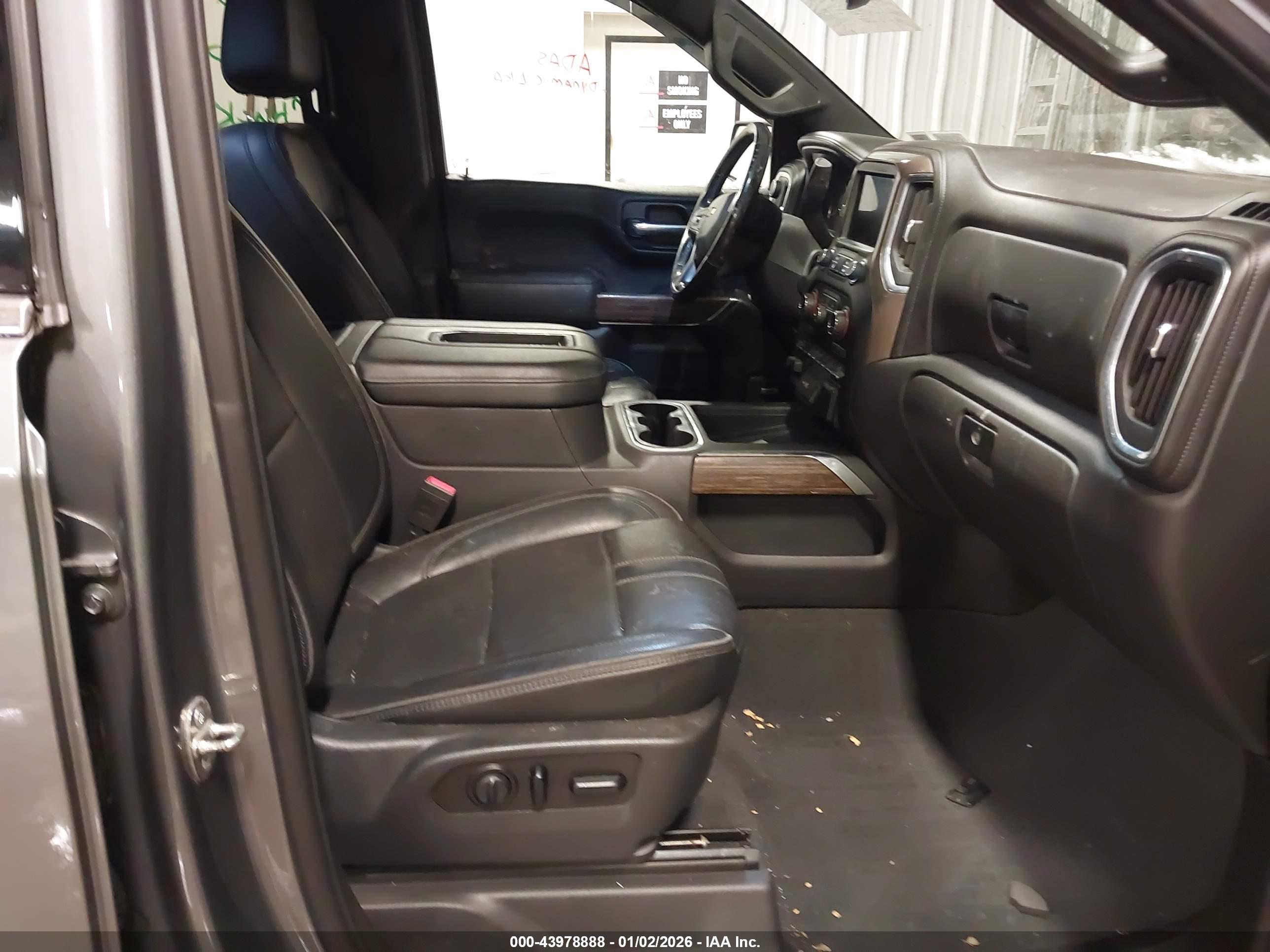 CHEVROLET SILVERADO image 5