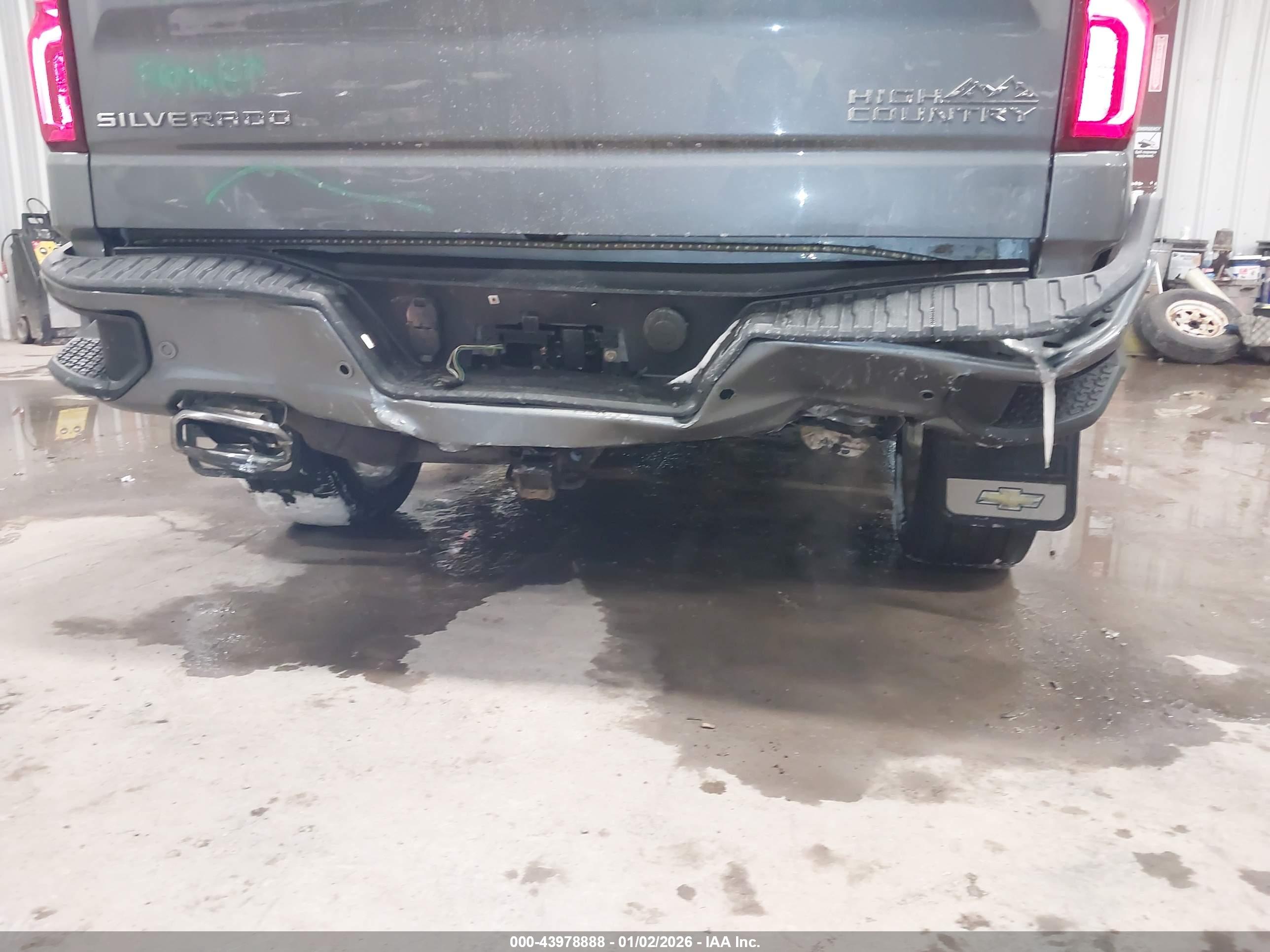 CHEVROLET SILVERADO image 6