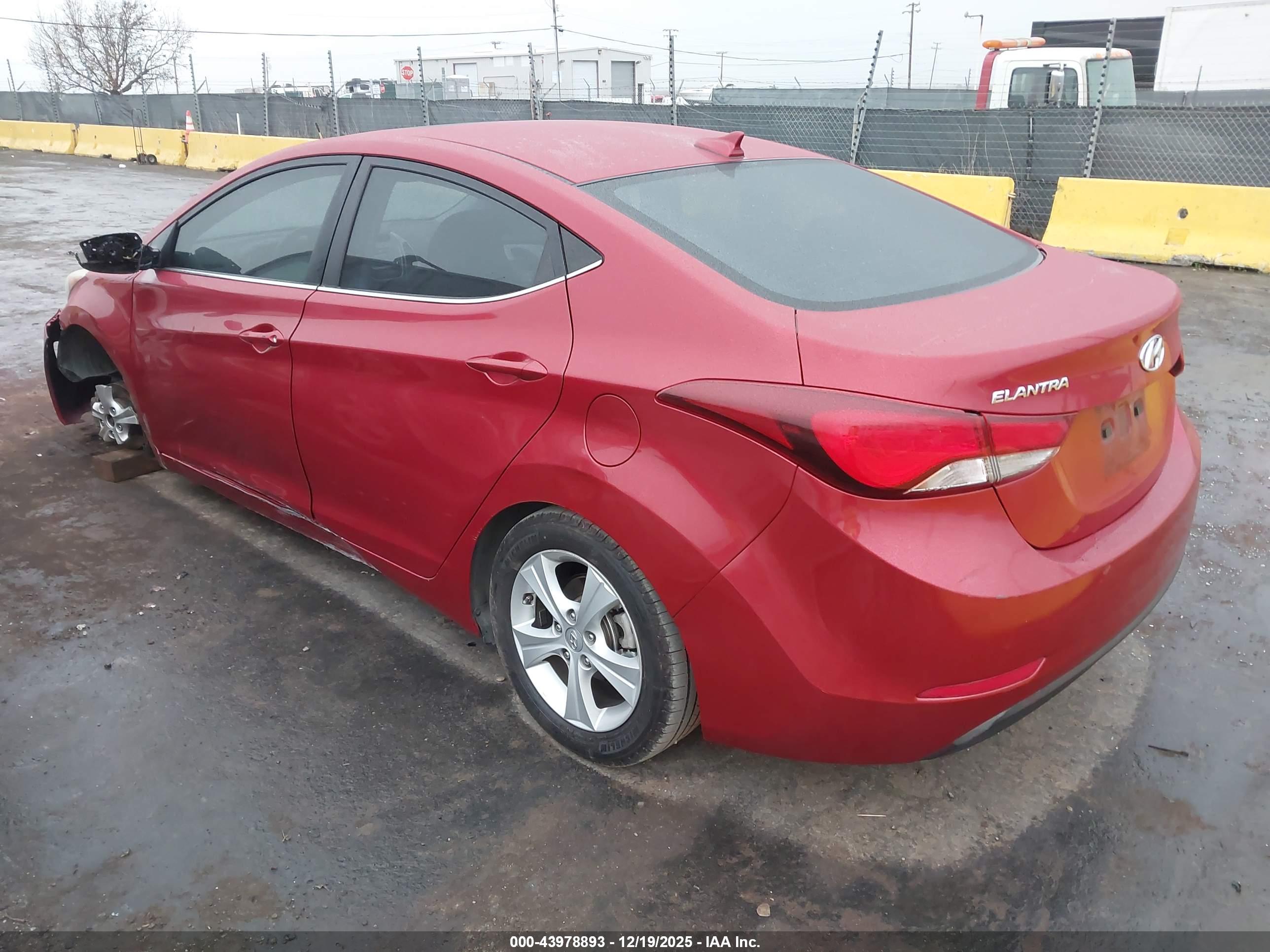HYUNDAI ELANTRA image 3