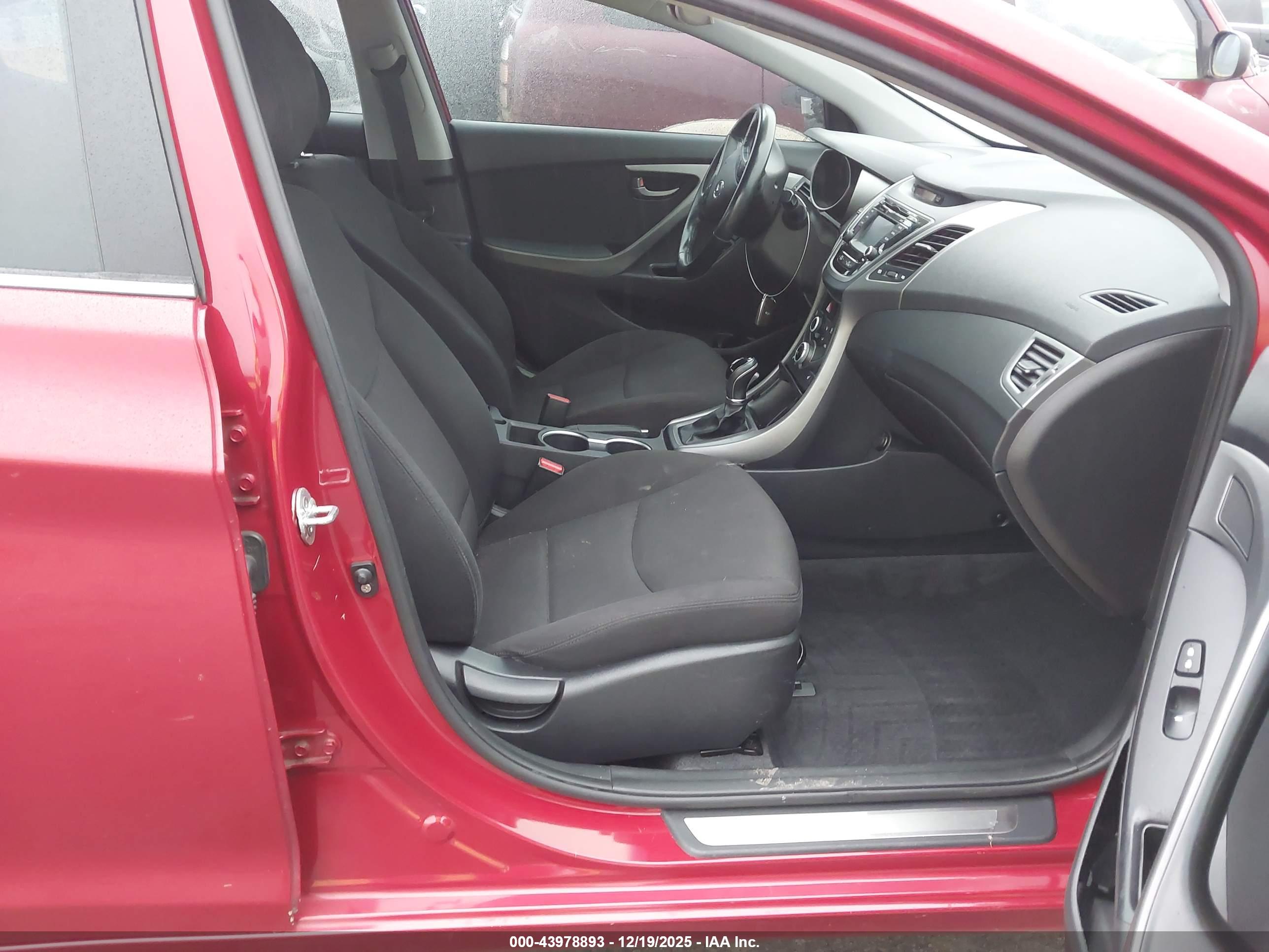 HYUNDAI ELANTRA image 5
