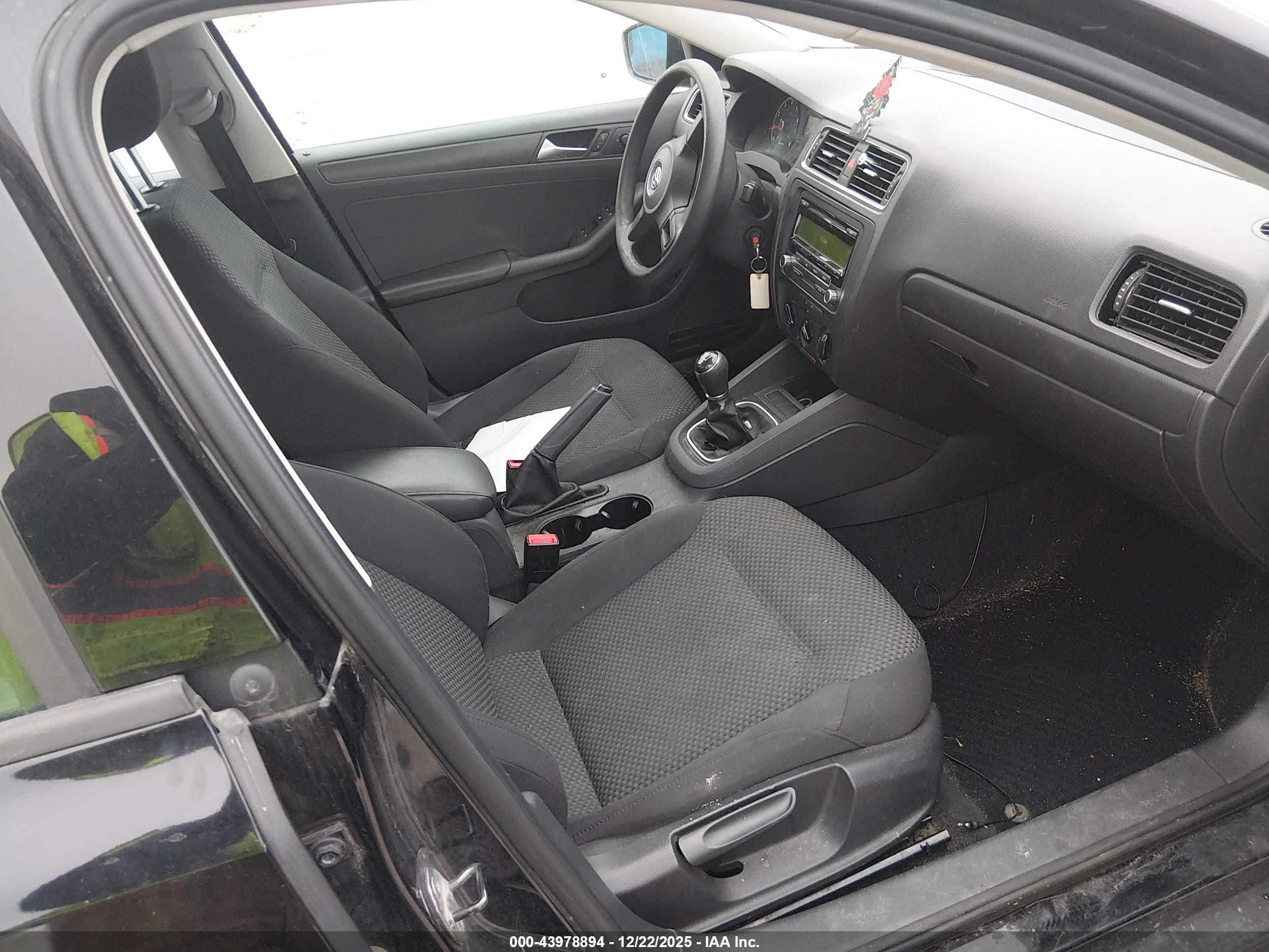 VOLKSWAGEN JETTA image 5