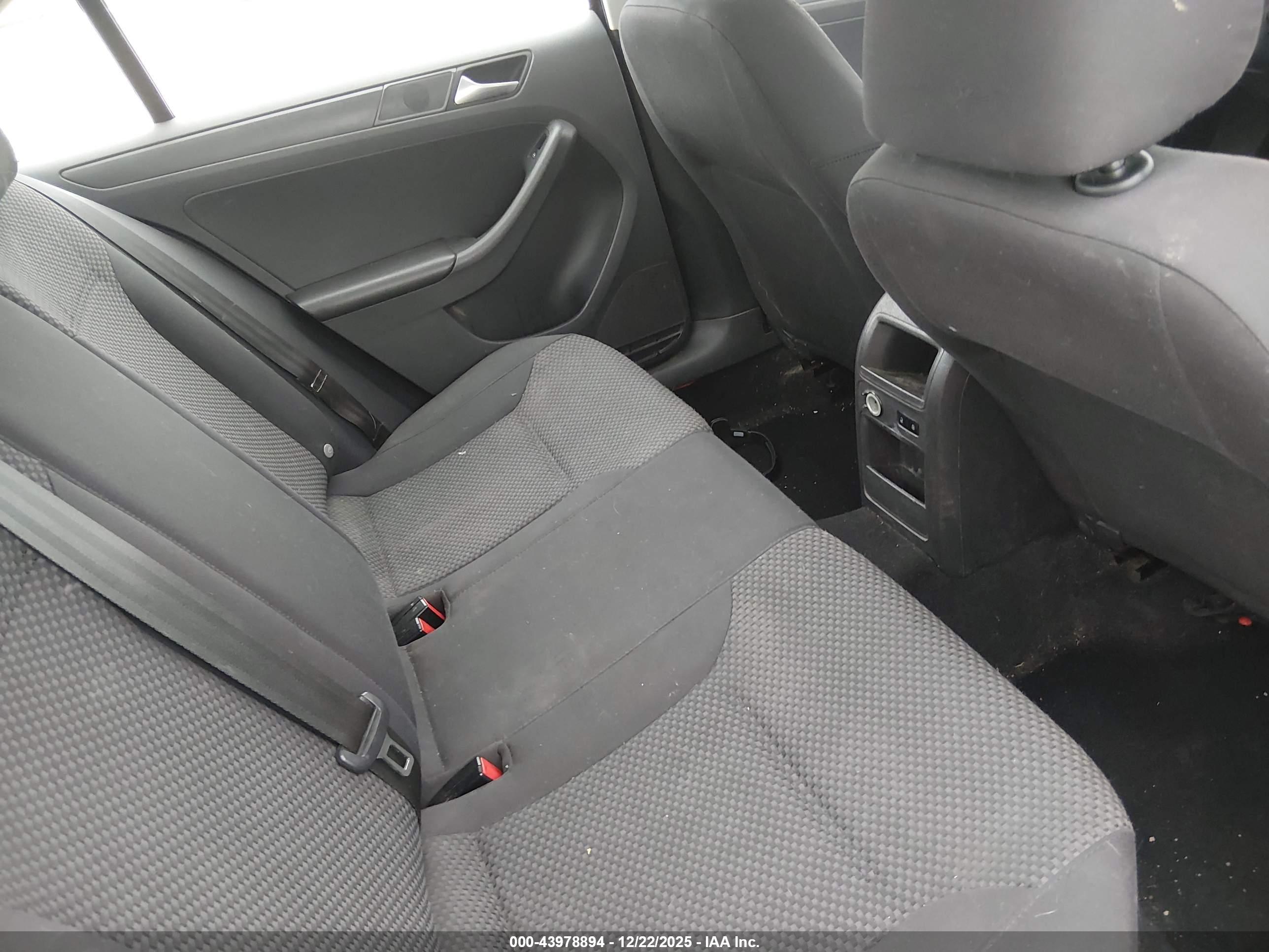 VOLKSWAGEN JETTA image 8
