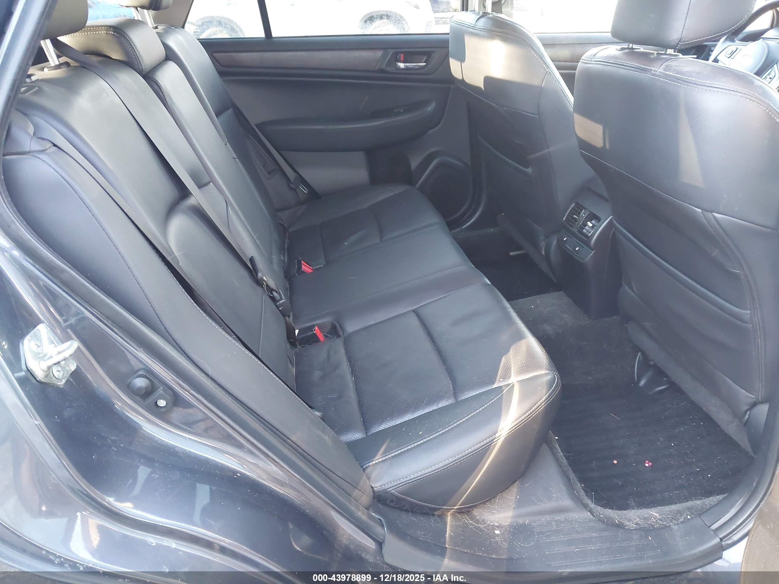 SUBARU OUTBACK image 8