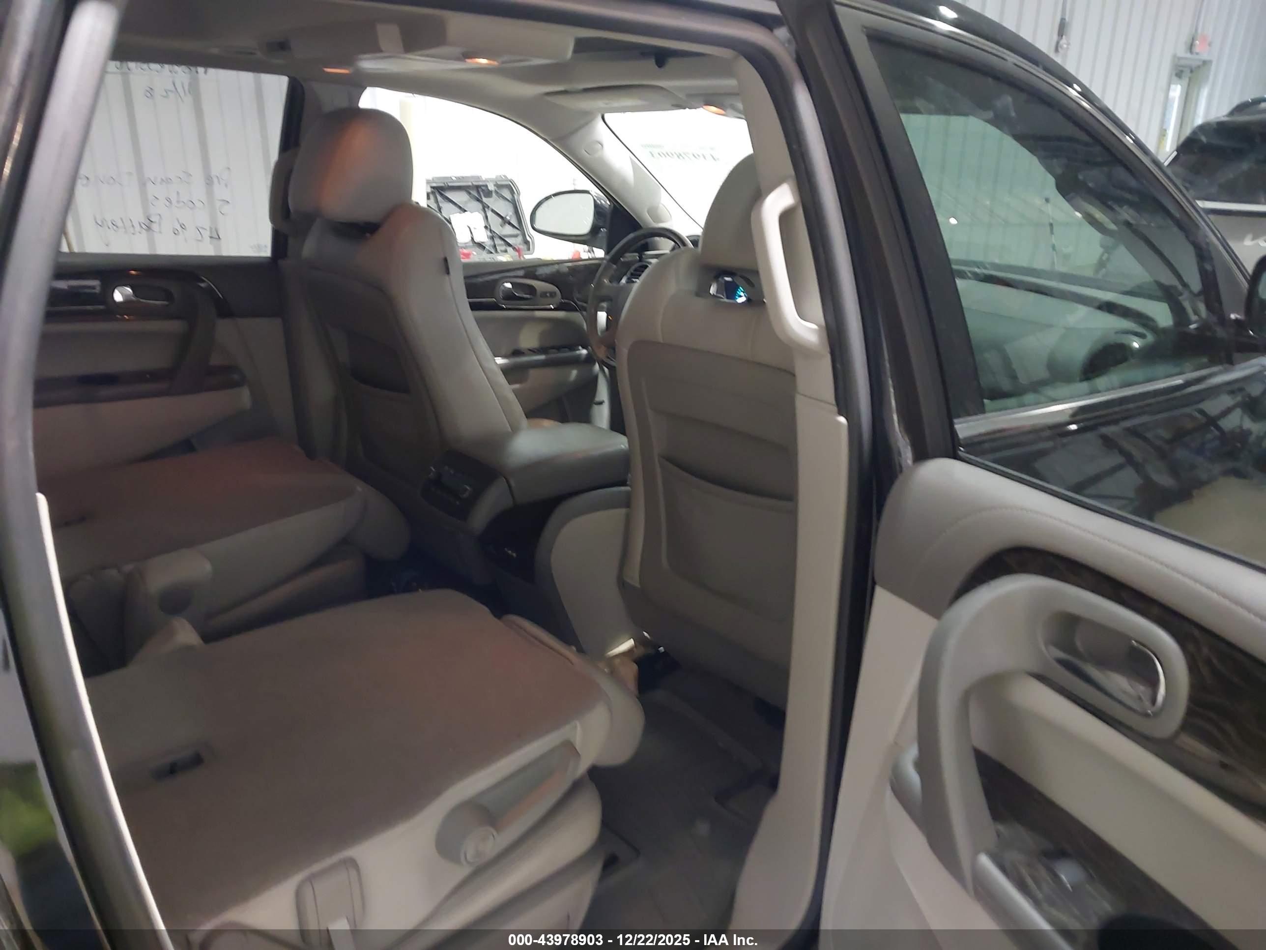 BUICK ENCLAVE image 8