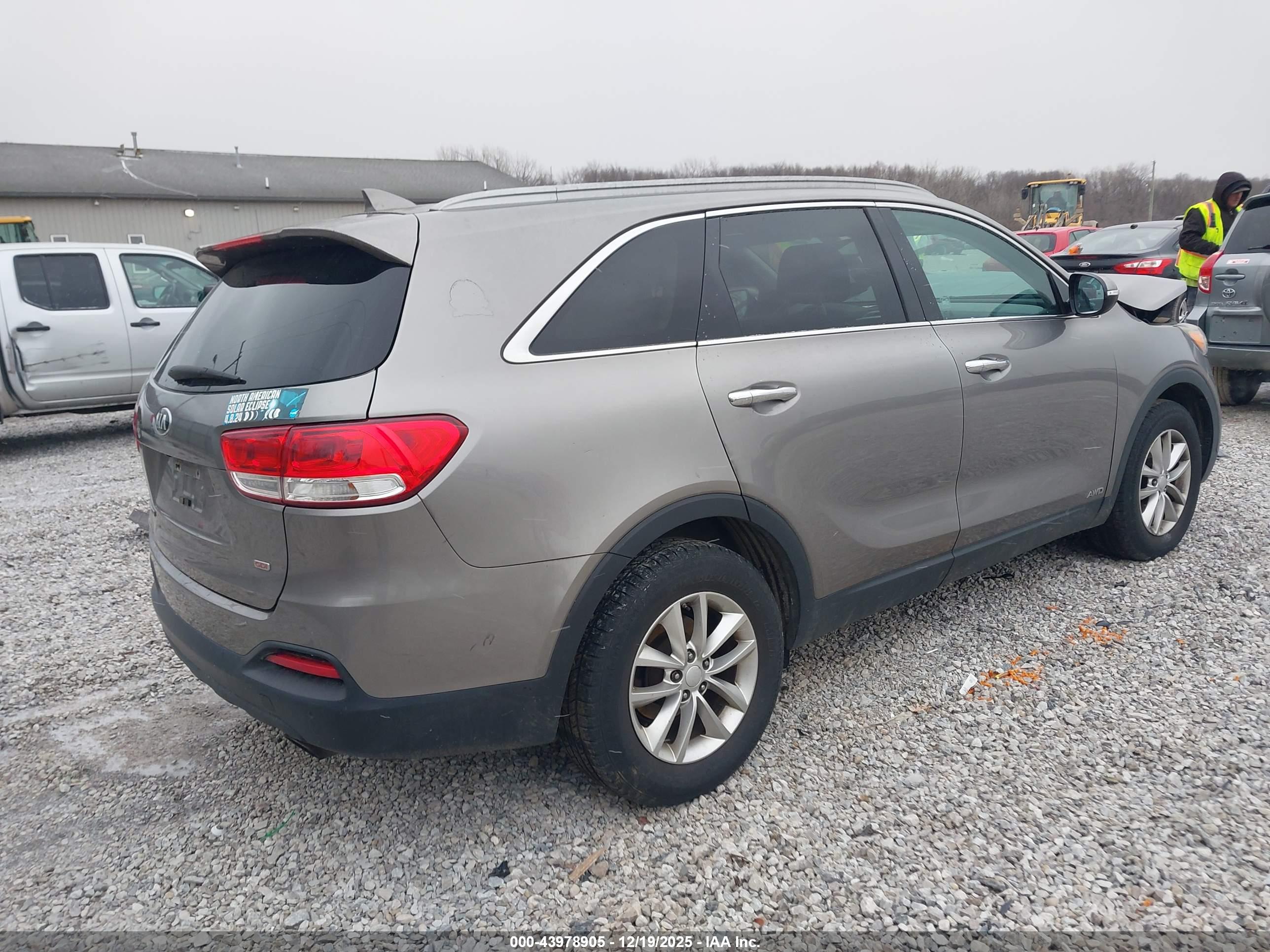 KIA SORENTO image 4