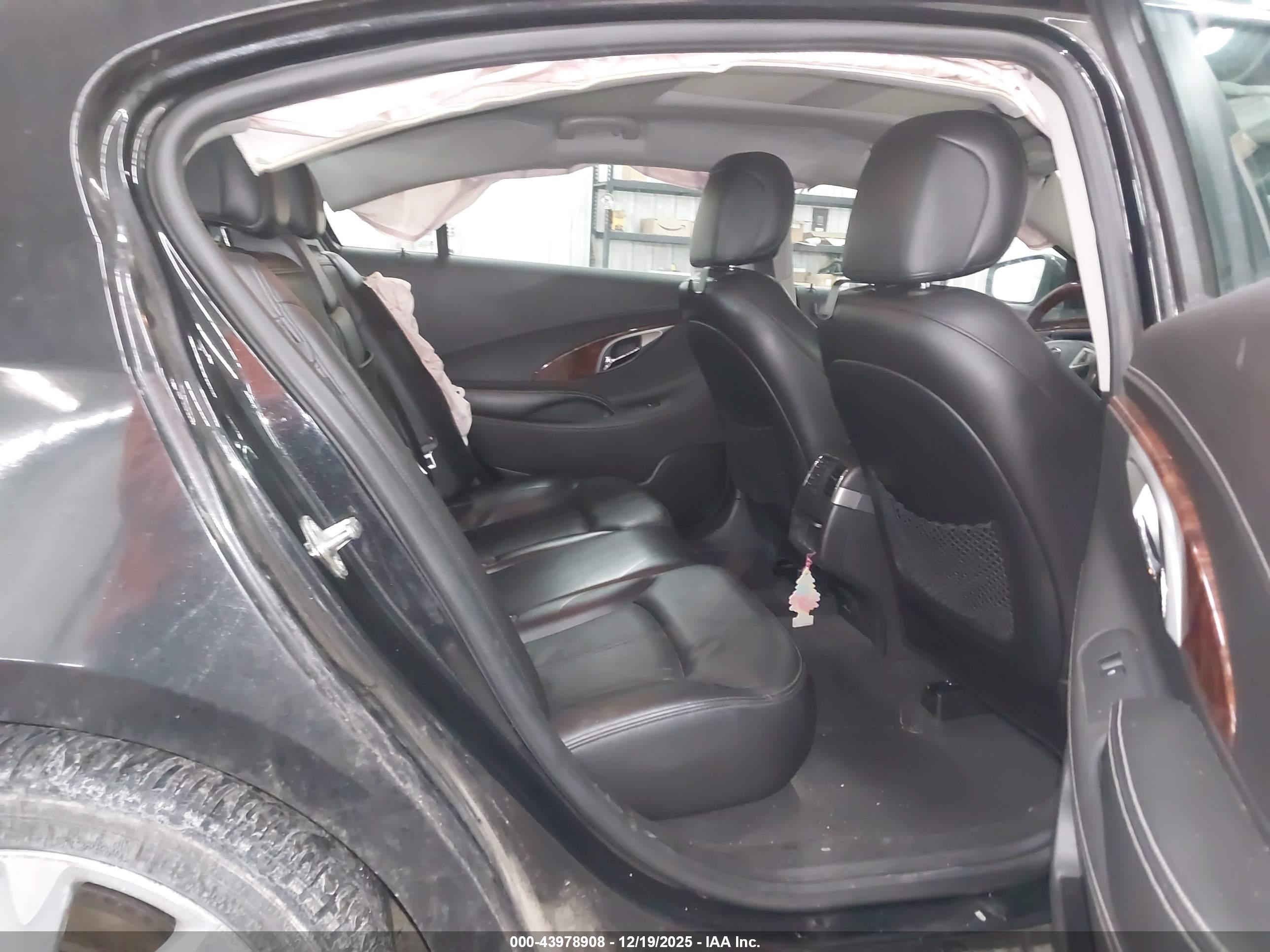 BUICK LACROSSE image 8