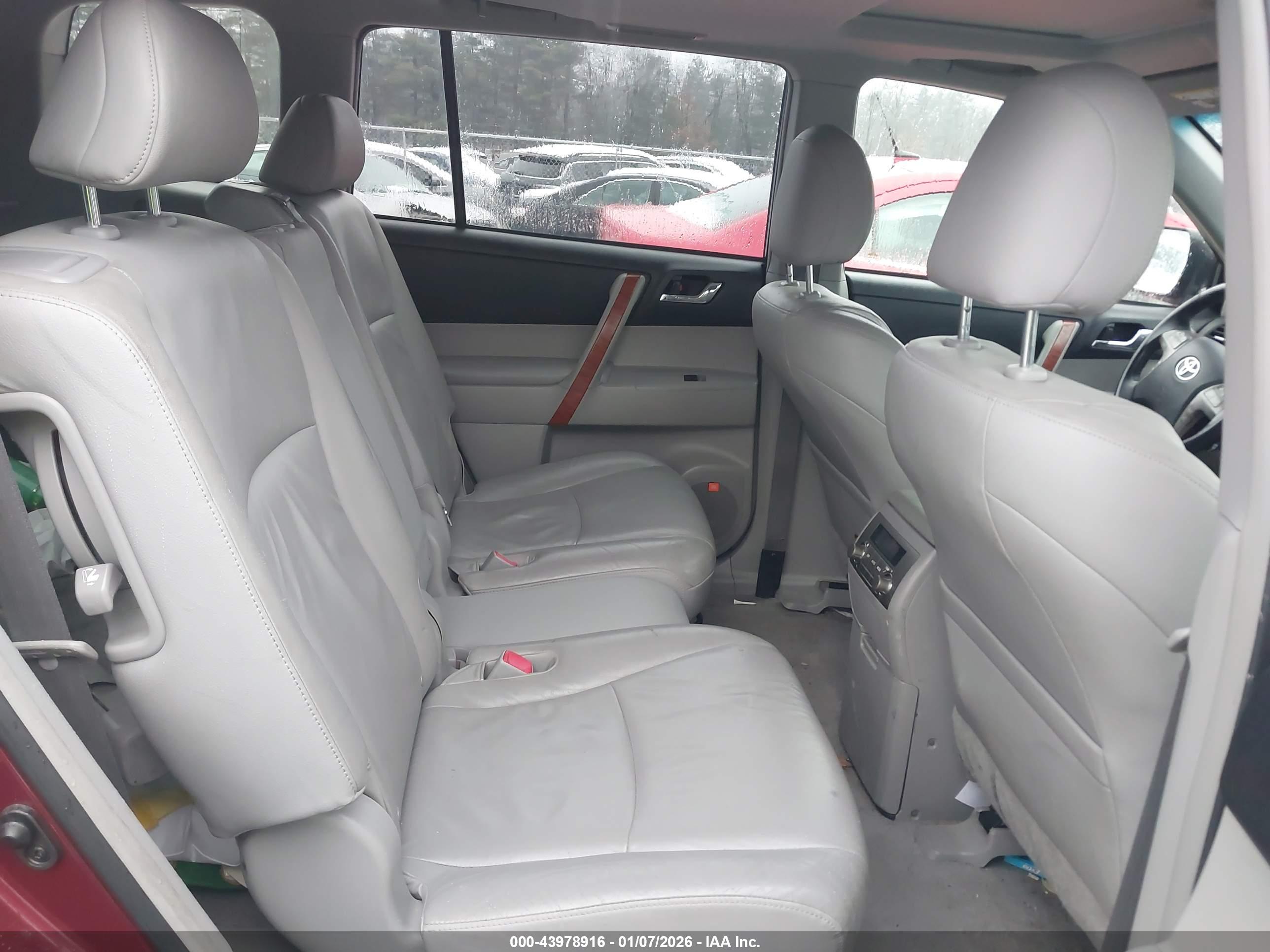 TOYOTA HIGHLANDER image 8
