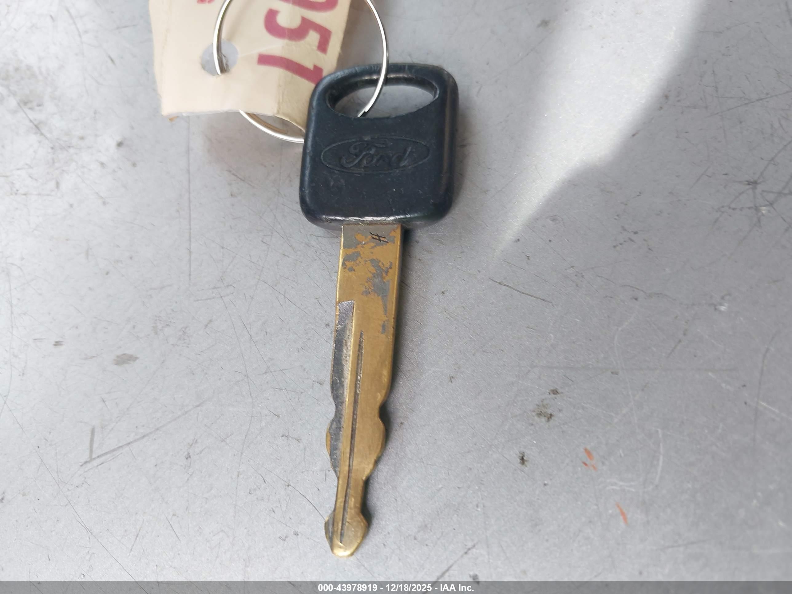 FORD E-250 image 11