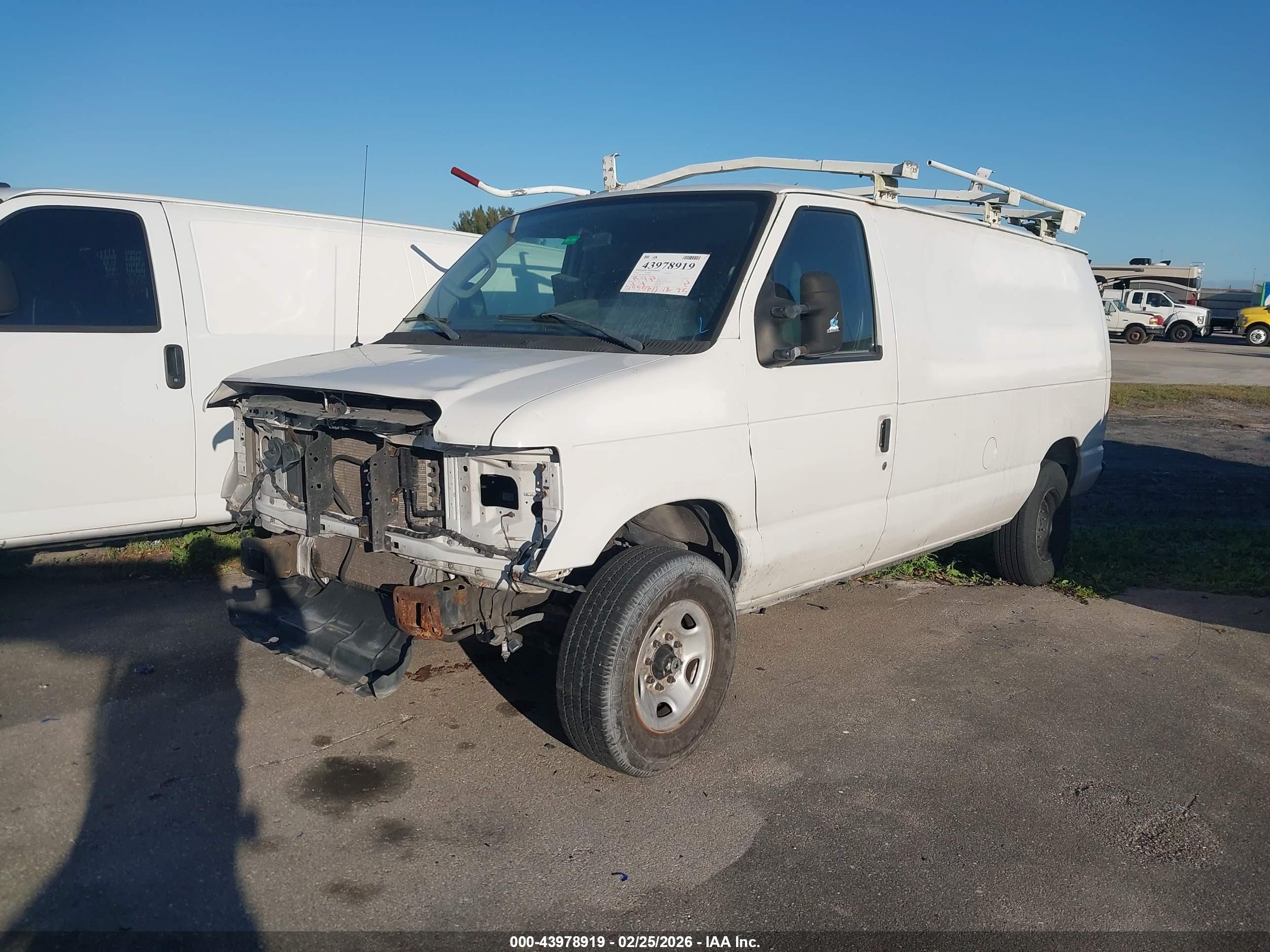 FORD E-250 image 2