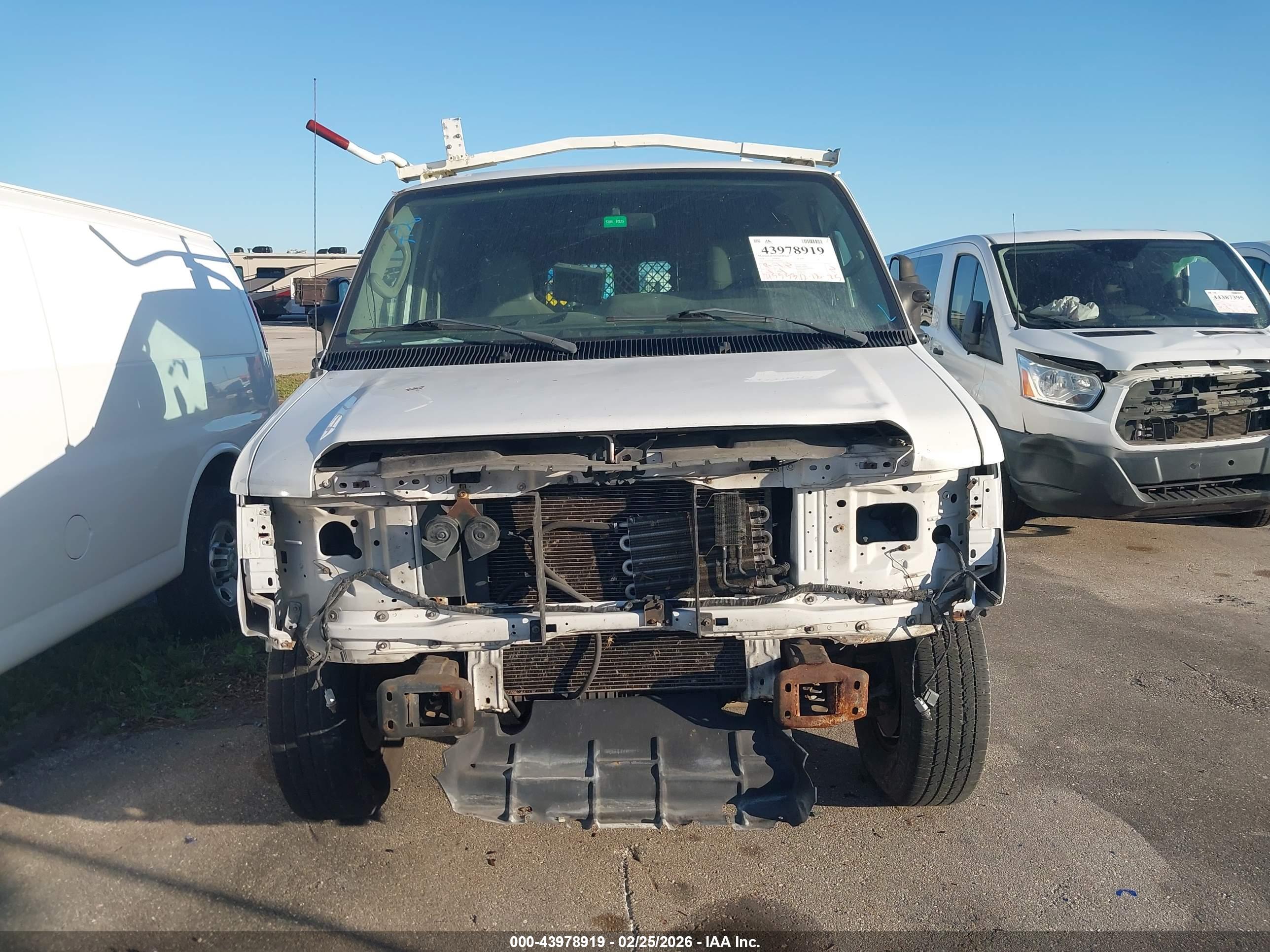 FORD E-250 image 6