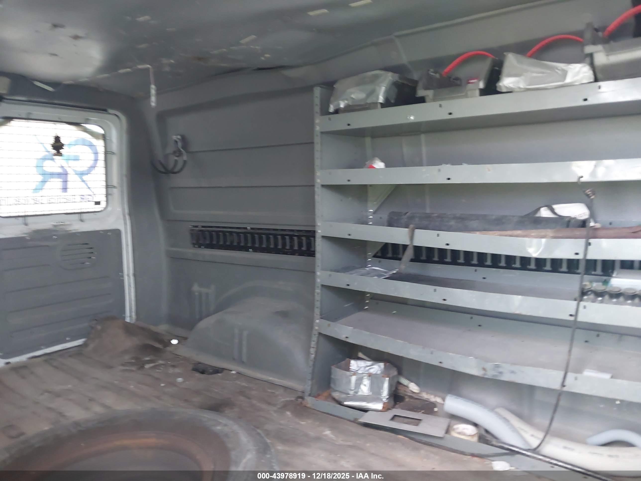 FORD E-250 image 8