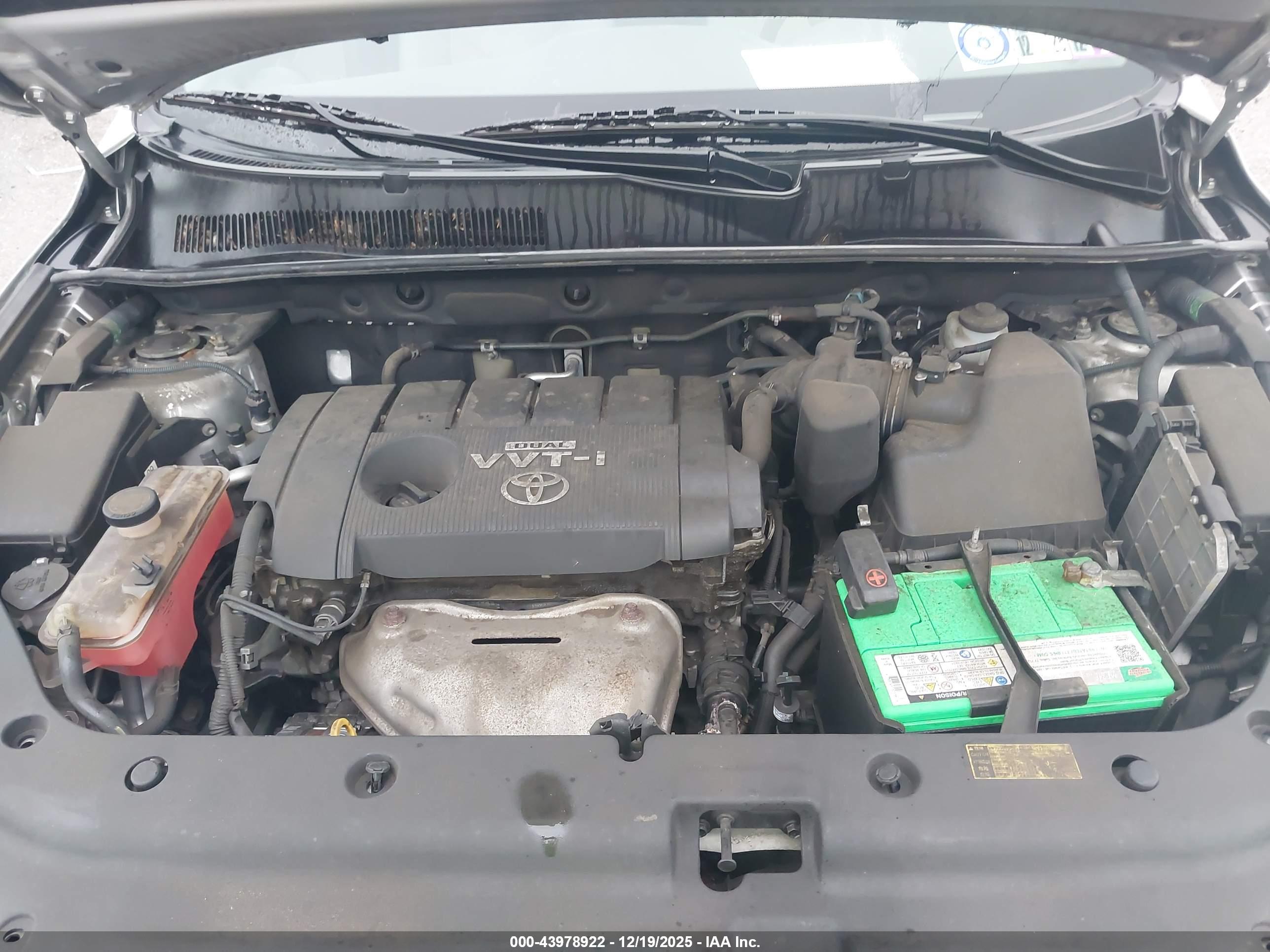 TOYOTA RAV4 image 10