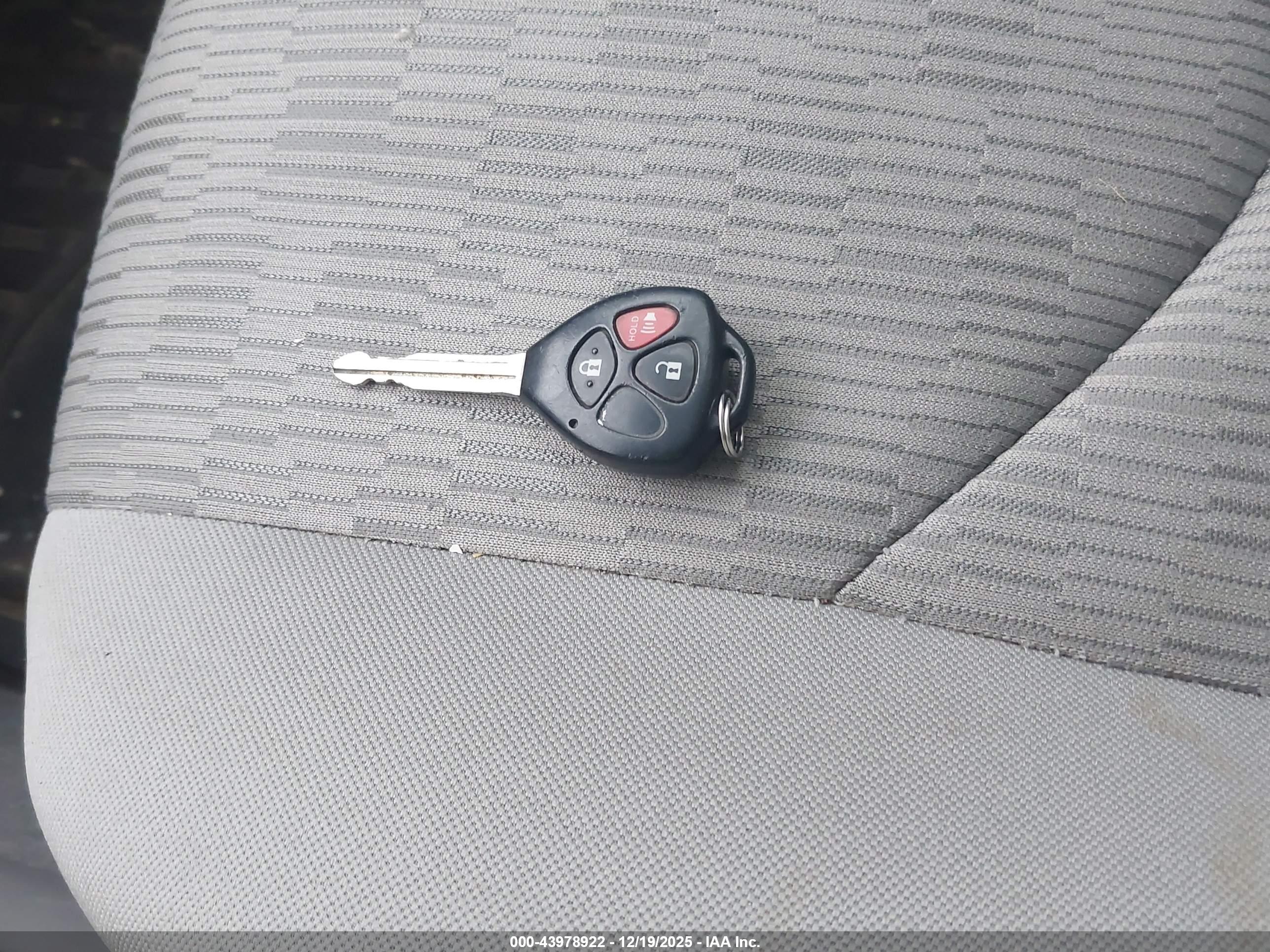 TOYOTA RAV4 image 11