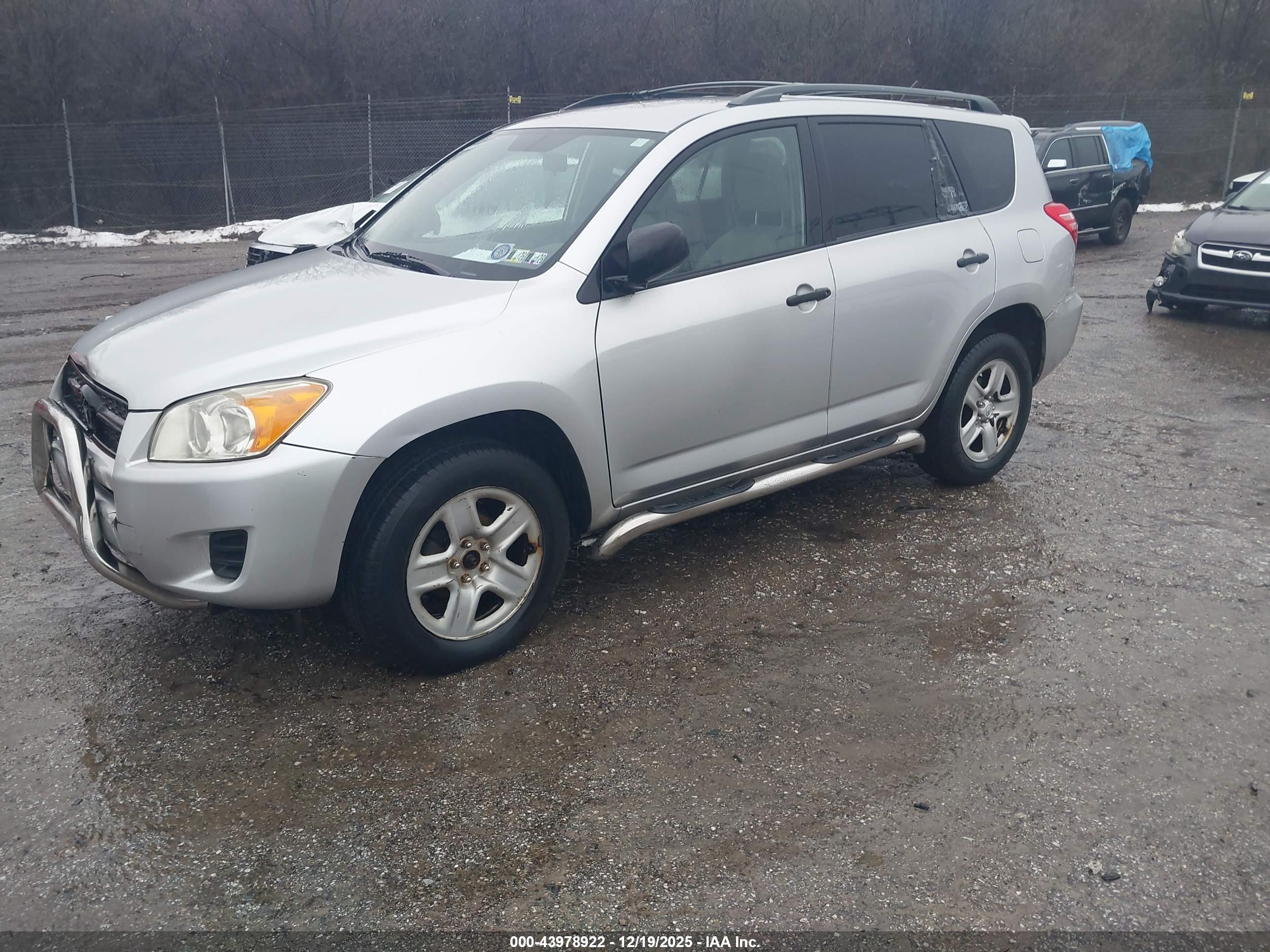 TOYOTA RAV4 image 2