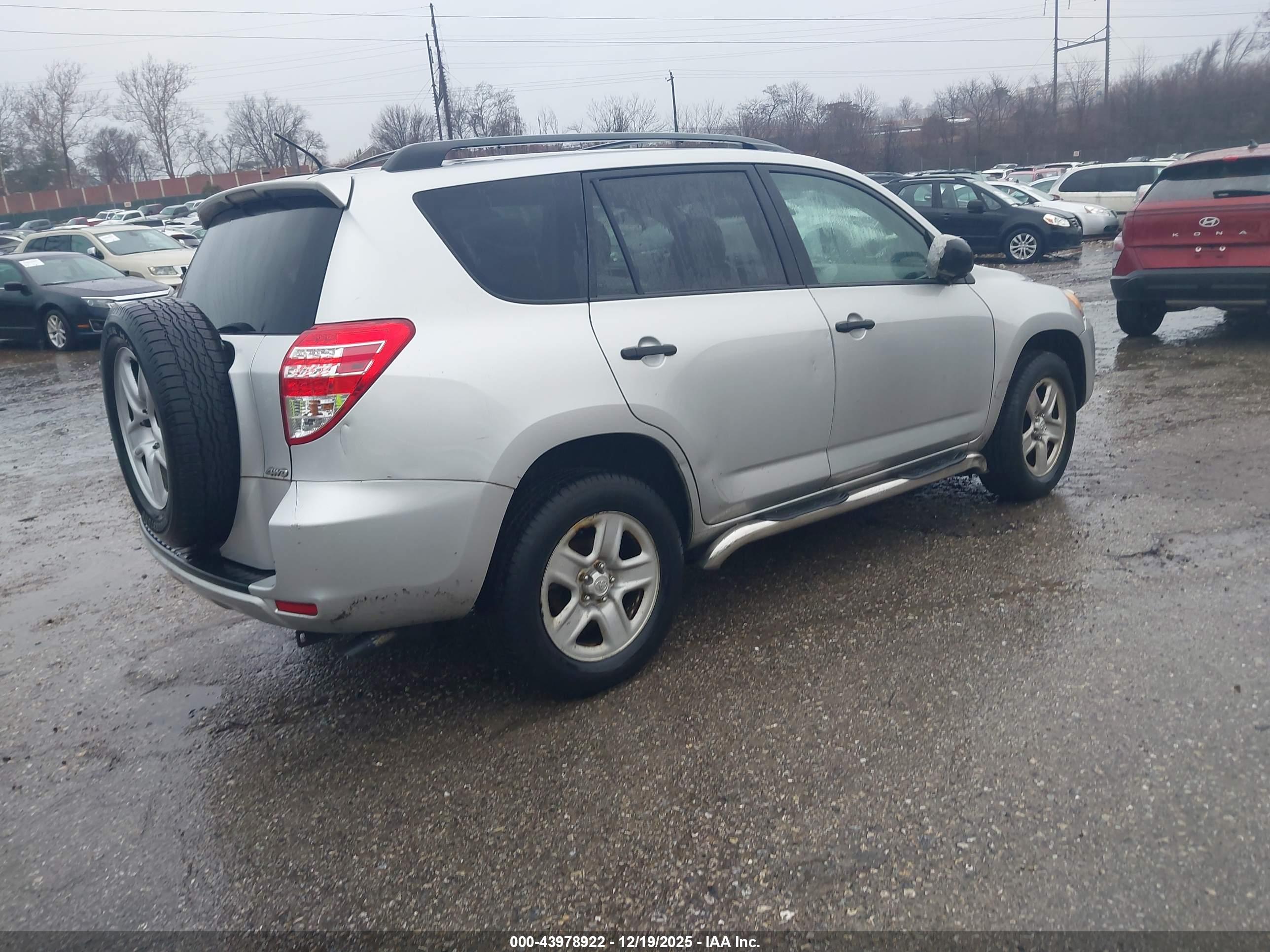 TOYOTA RAV4 image 4