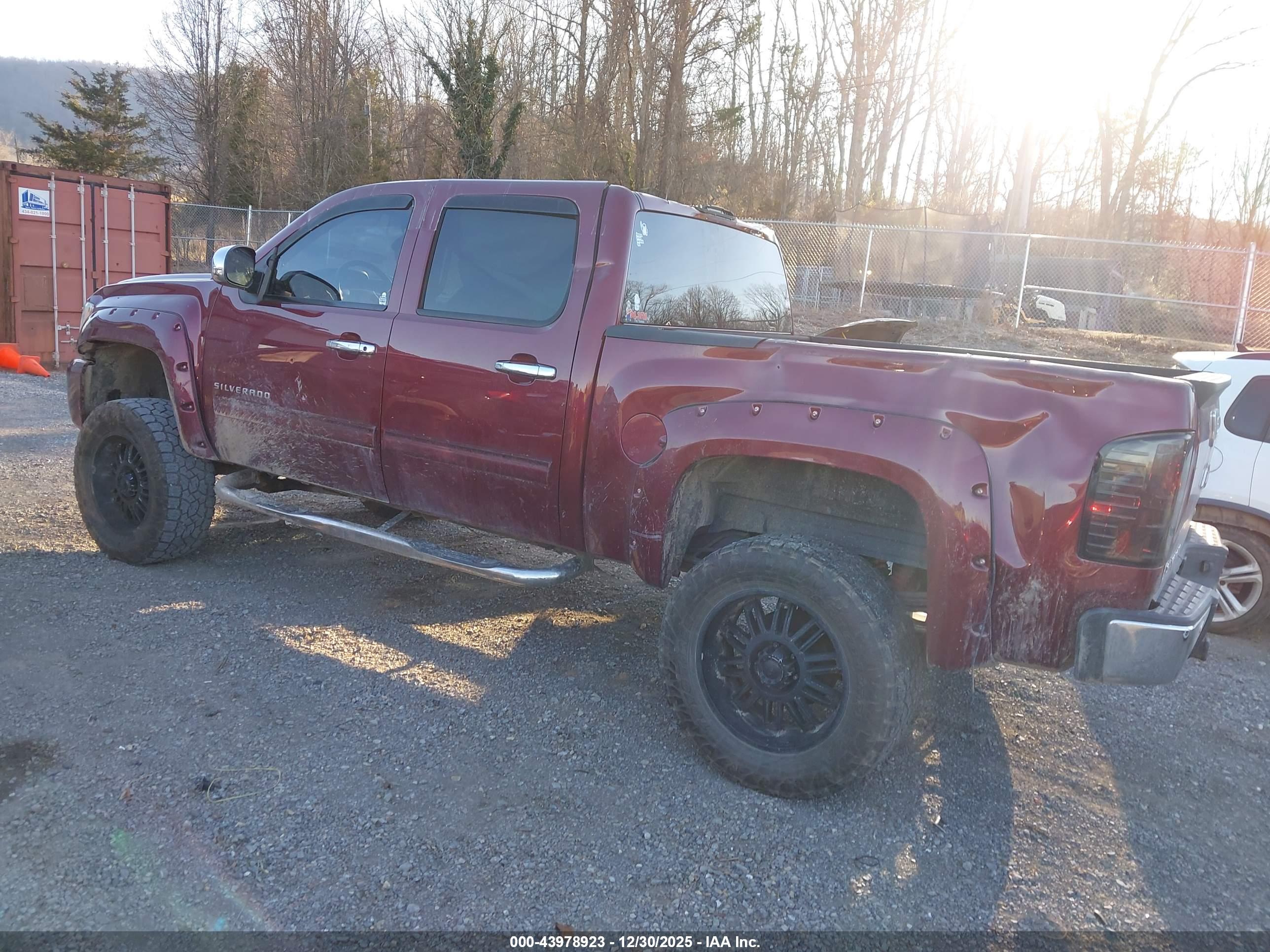 CHEVROLET SILVERADO image 3