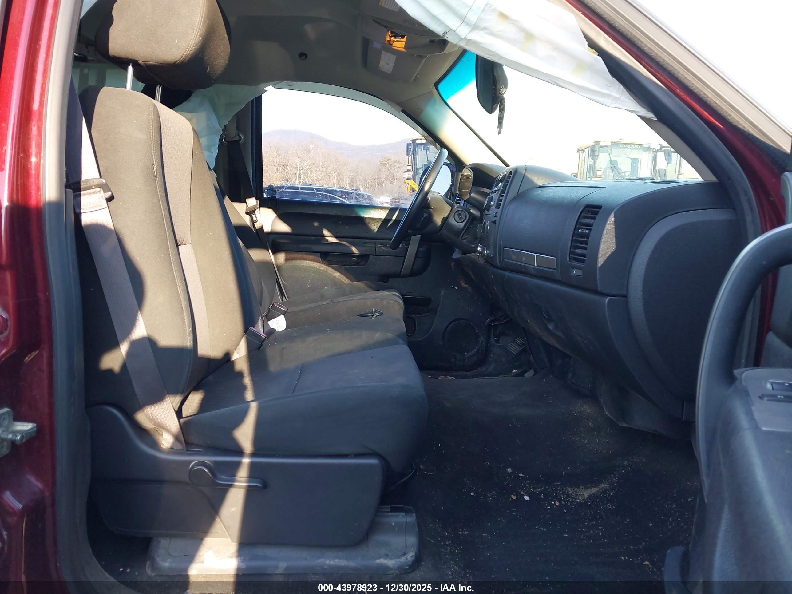CHEVROLET SILVERADO image 5