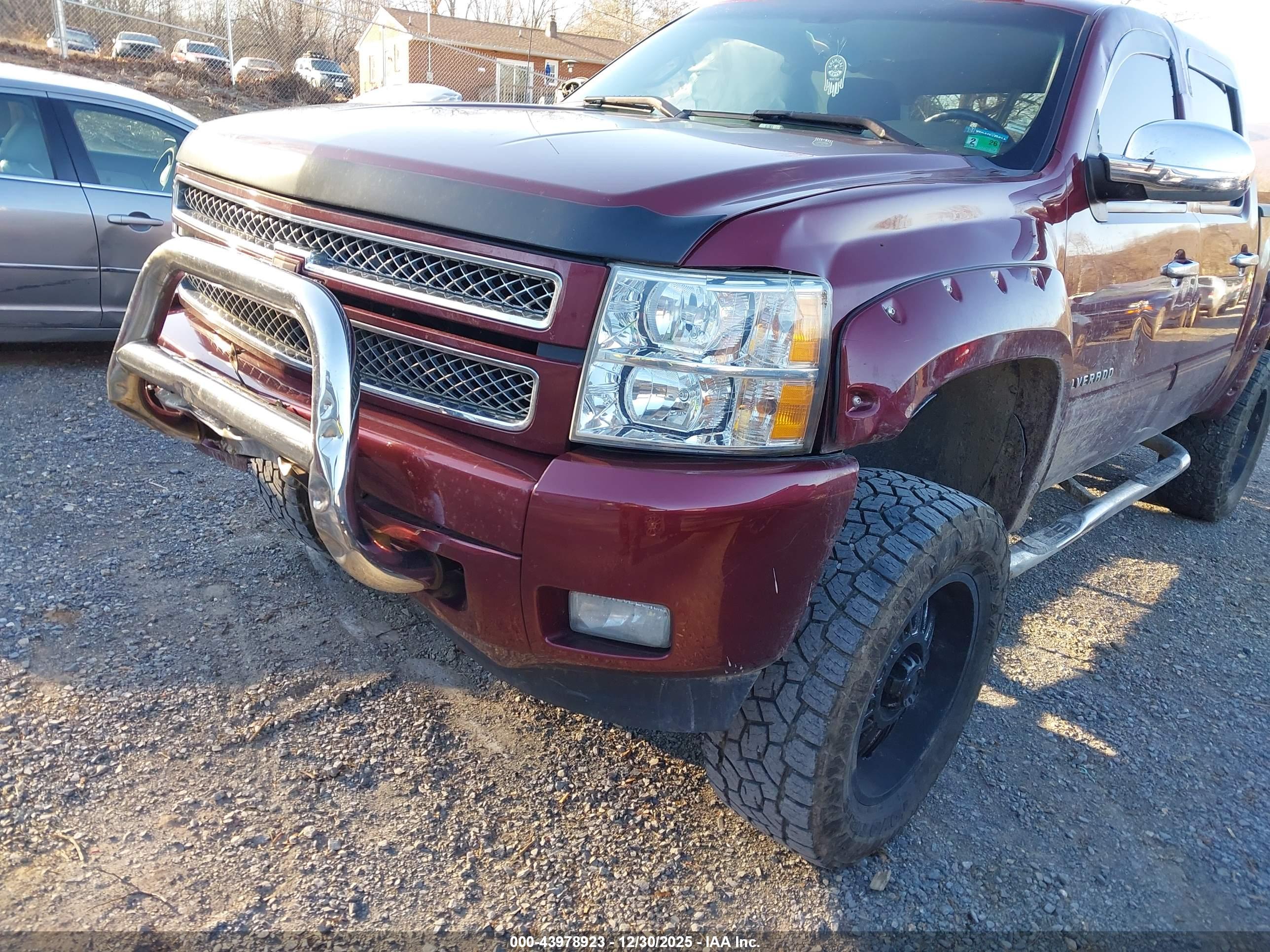 CHEVROLET SILVERADO image 6