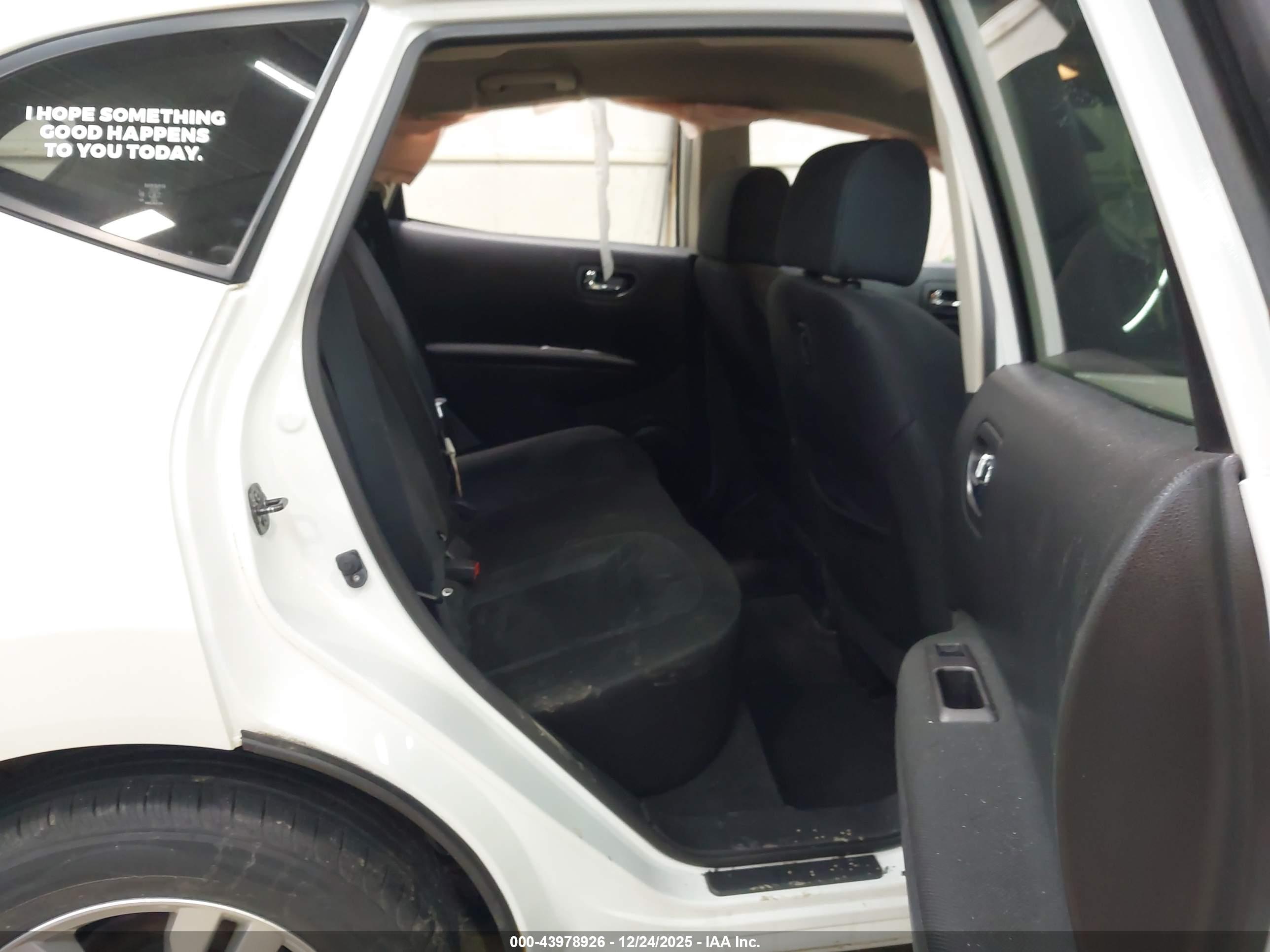 NISSAN ROGUE image 8