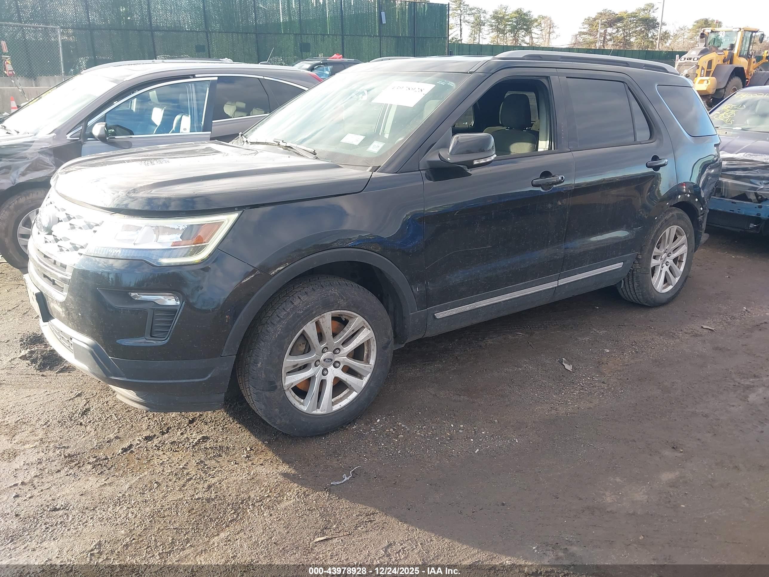 FORD EXPLORER image 2