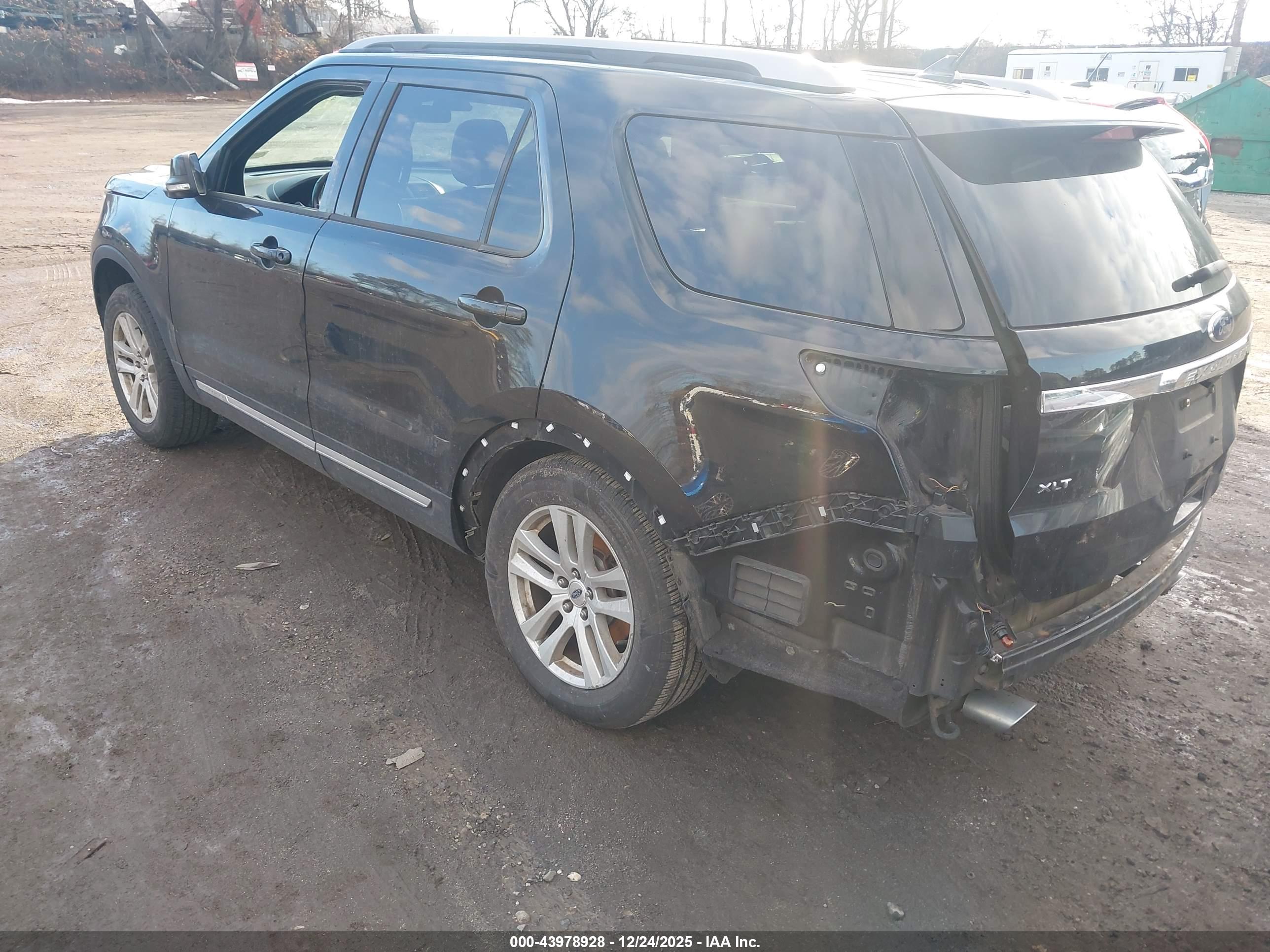 FORD EXPLORER image 3