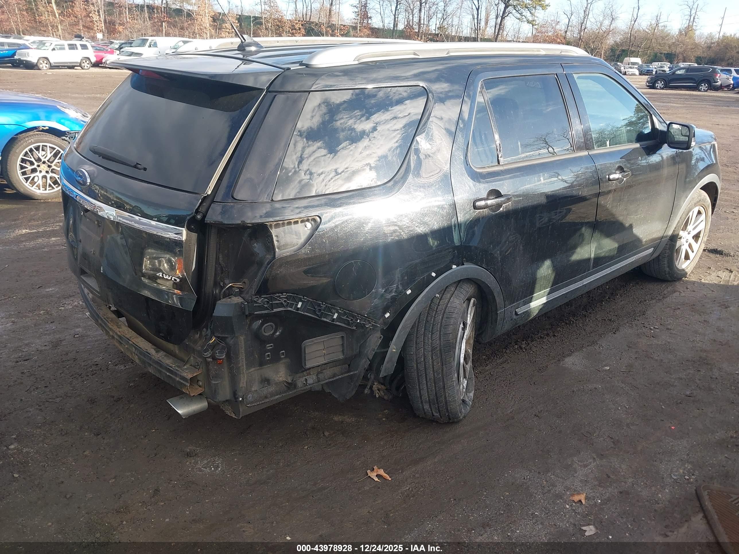 FORD EXPLORER image 4