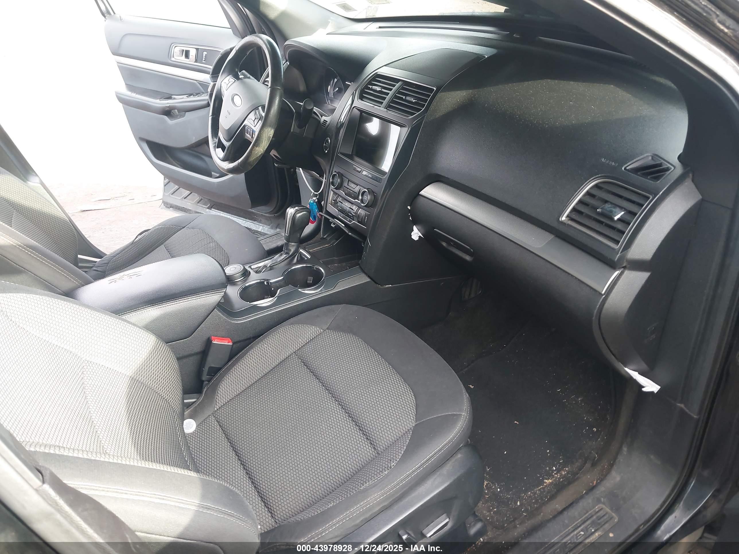 FORD EXPLORER image 5