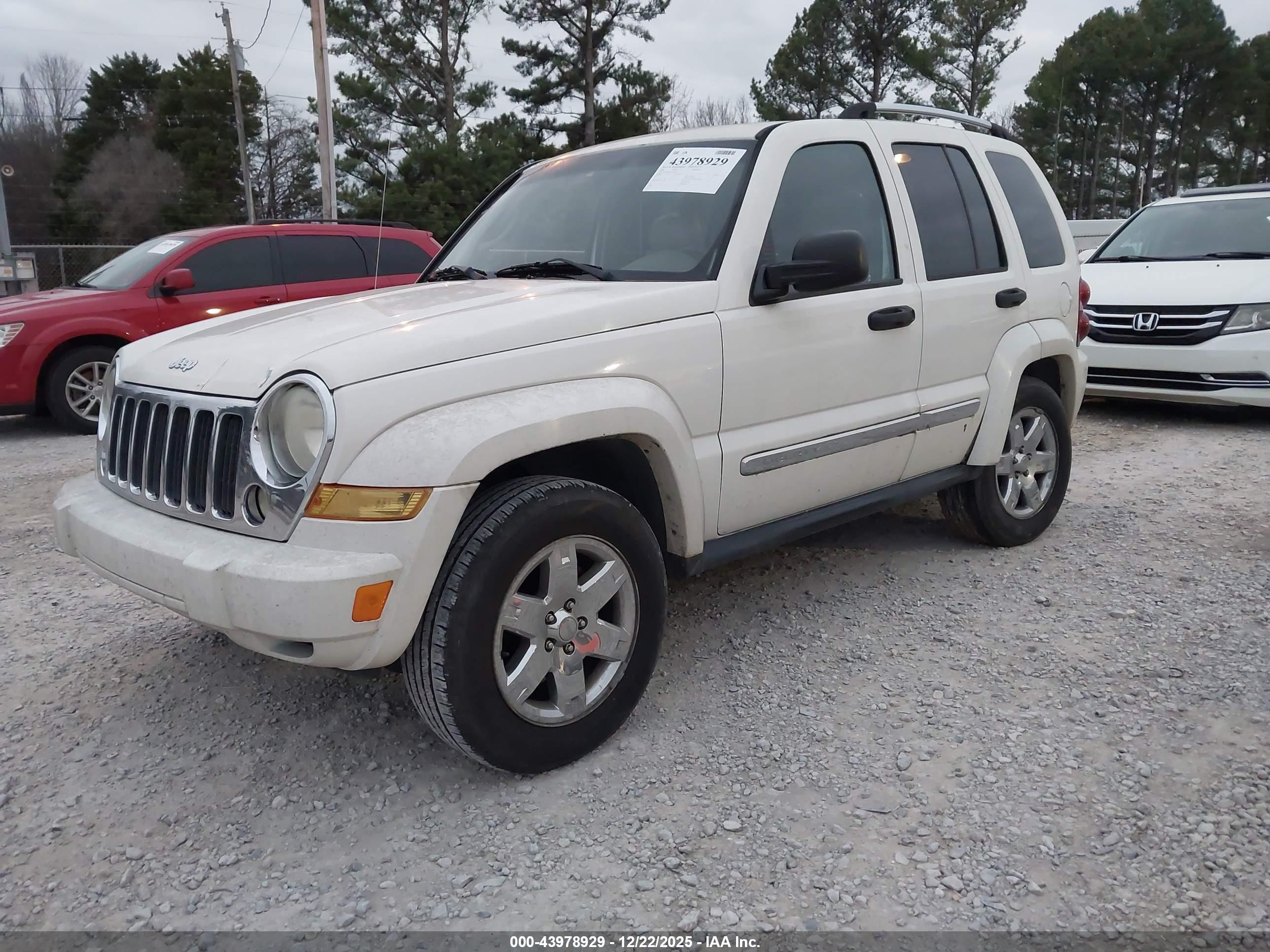 JEEP LIBERTY image 2