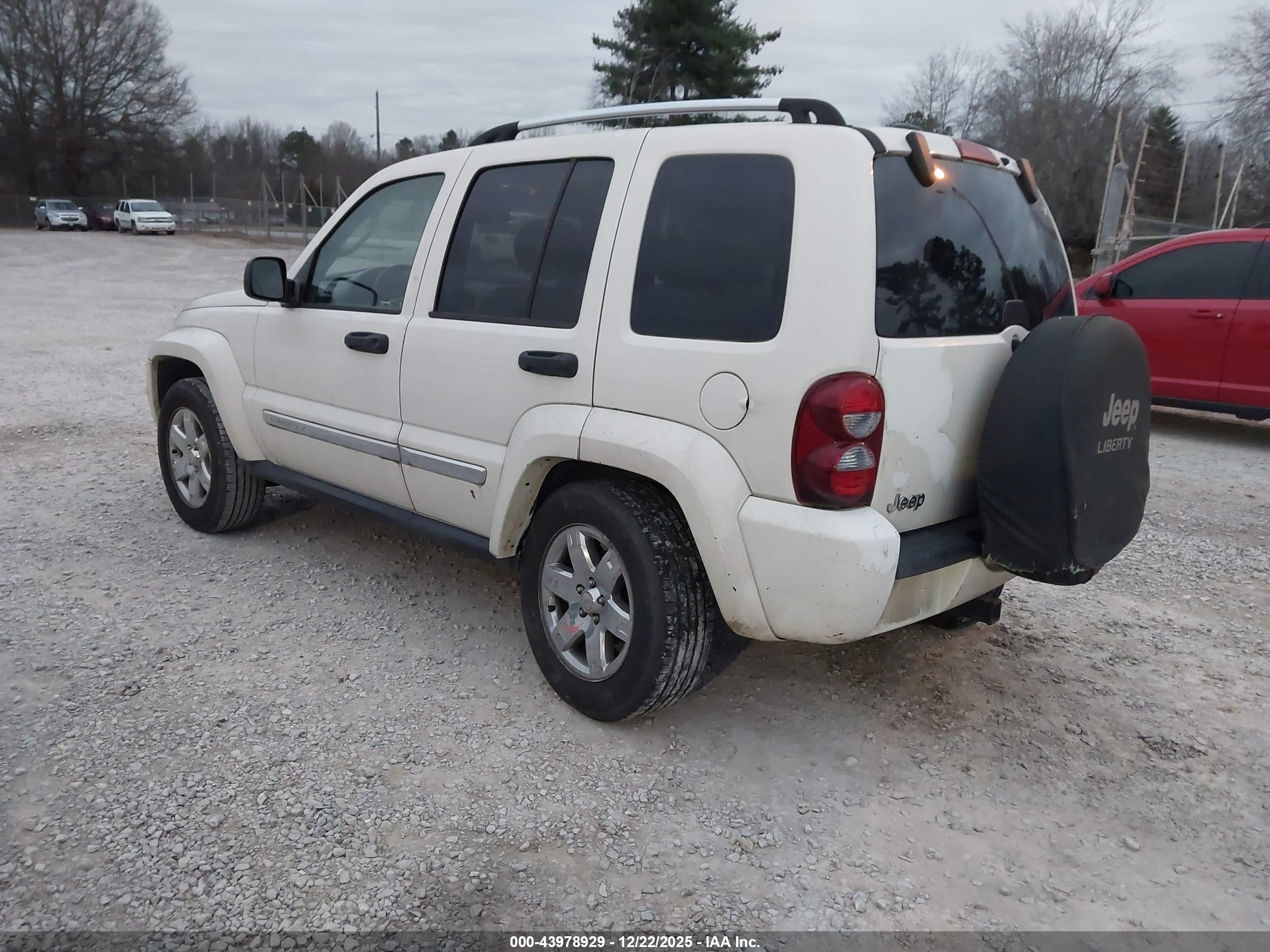 JEEP LIBERTY image 3