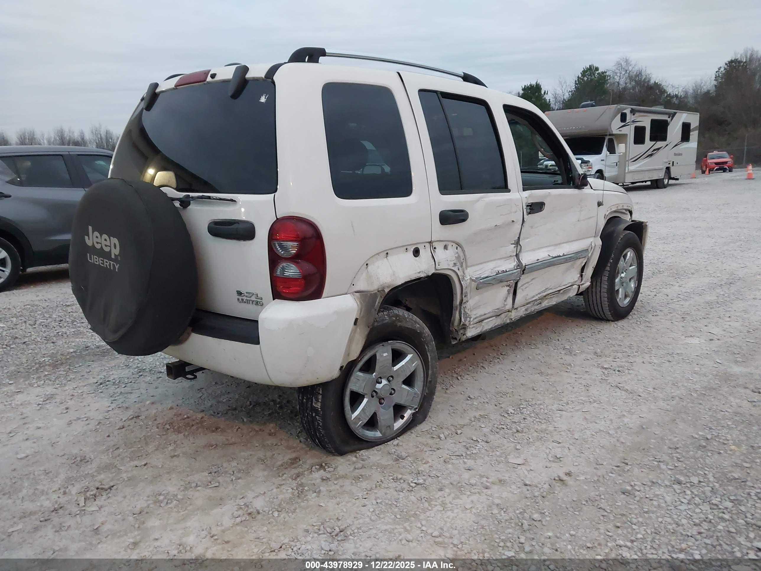 JEEP LIBERTY image 4