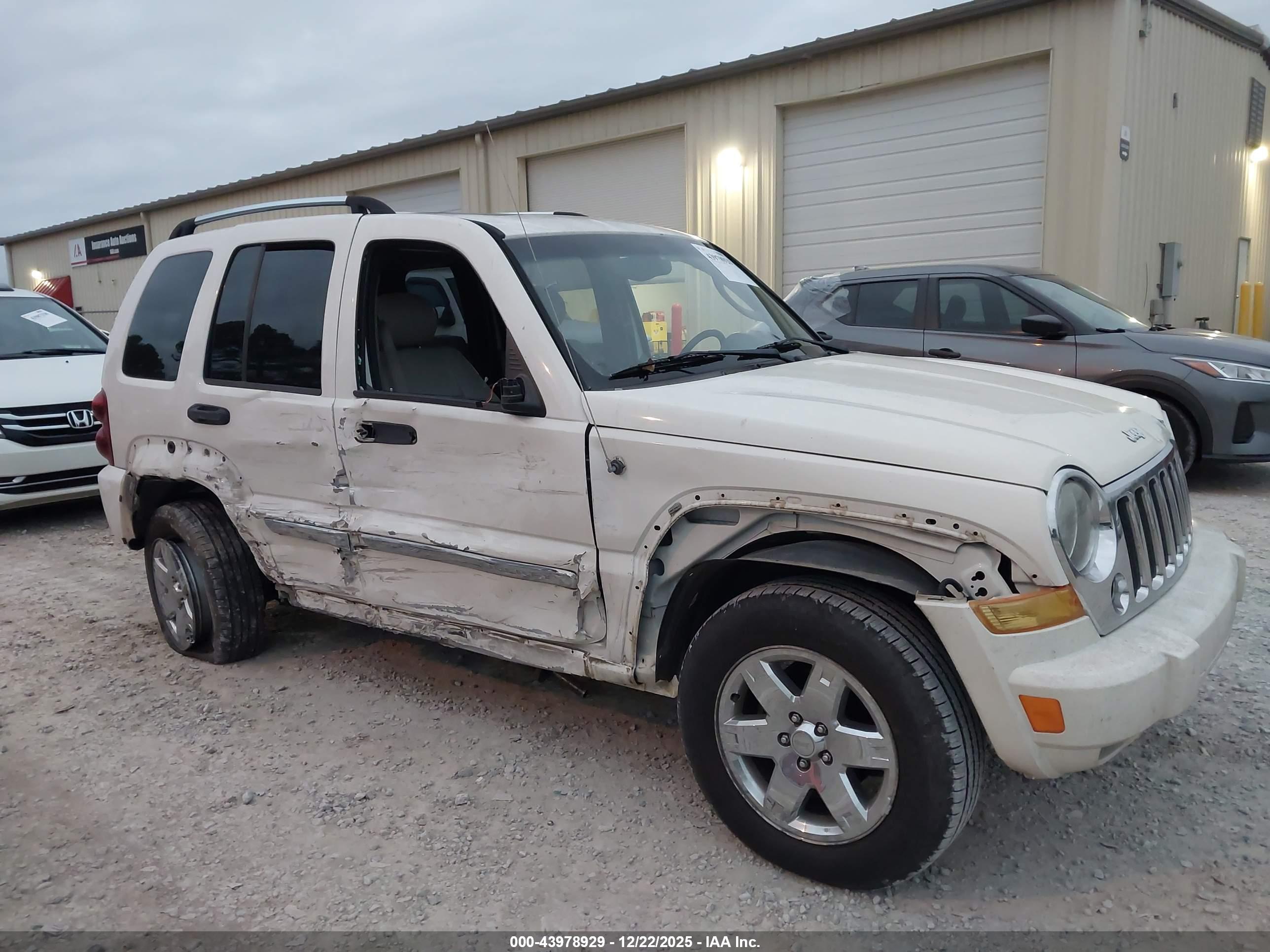 JEEP LIBERTY image 6