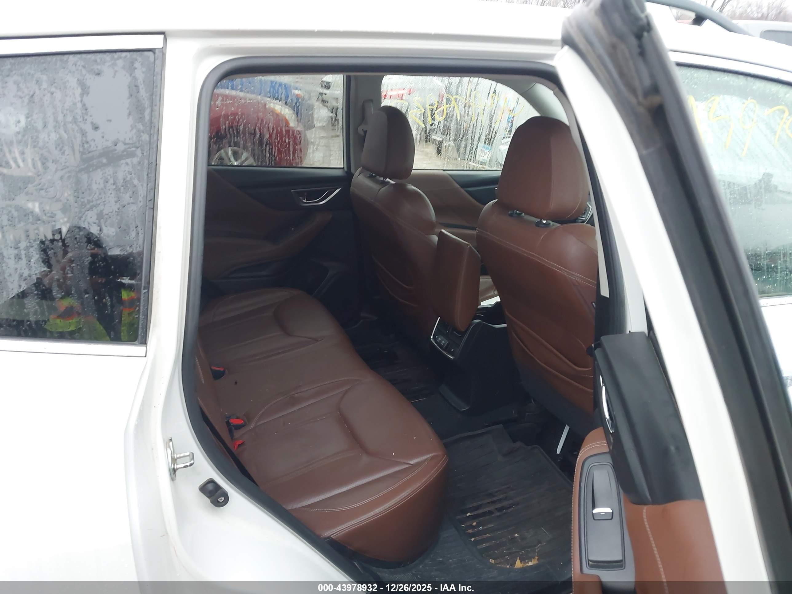 SUBARU FORESTER image 8