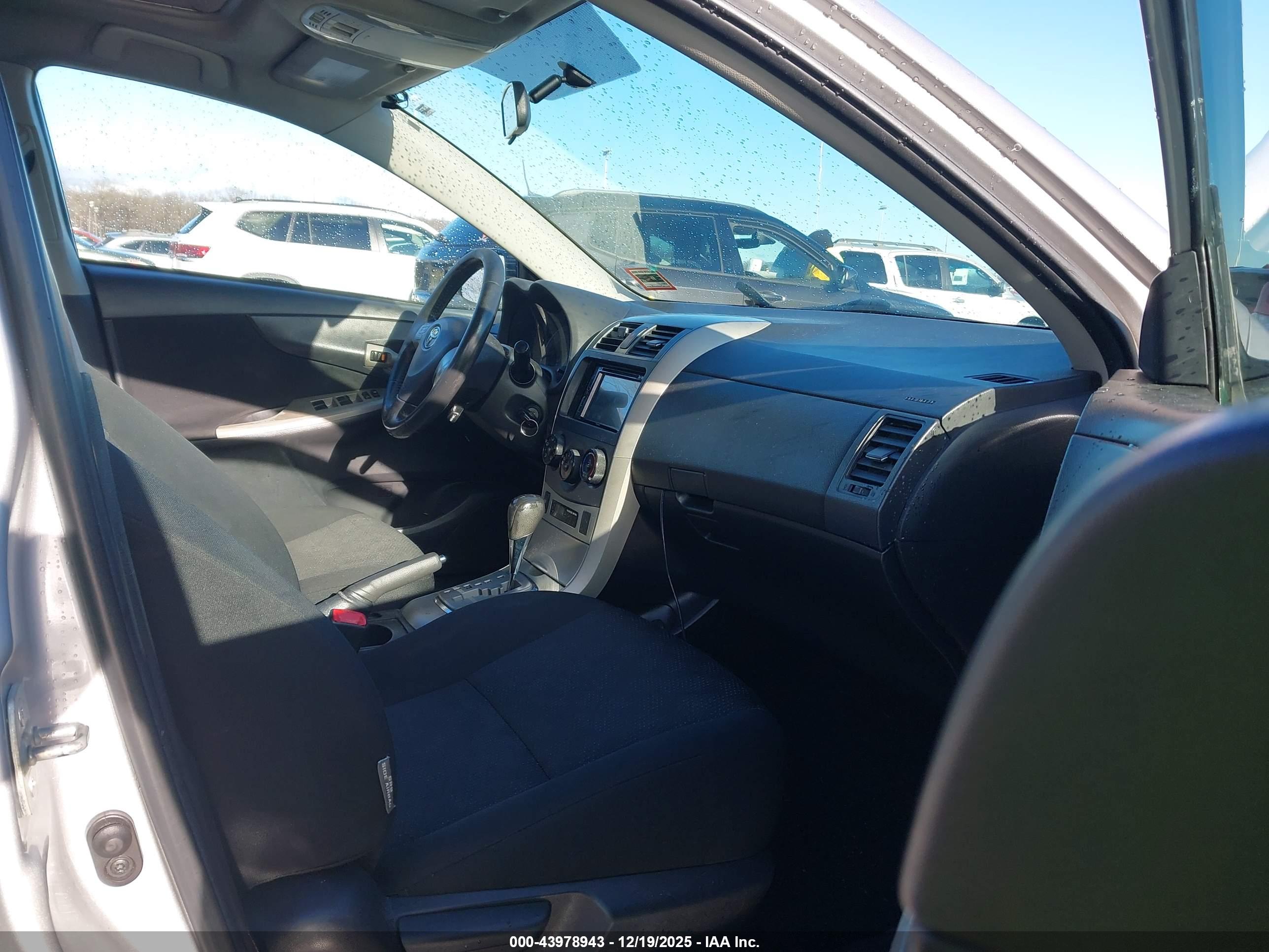 TOYOTA COROLLA image 5