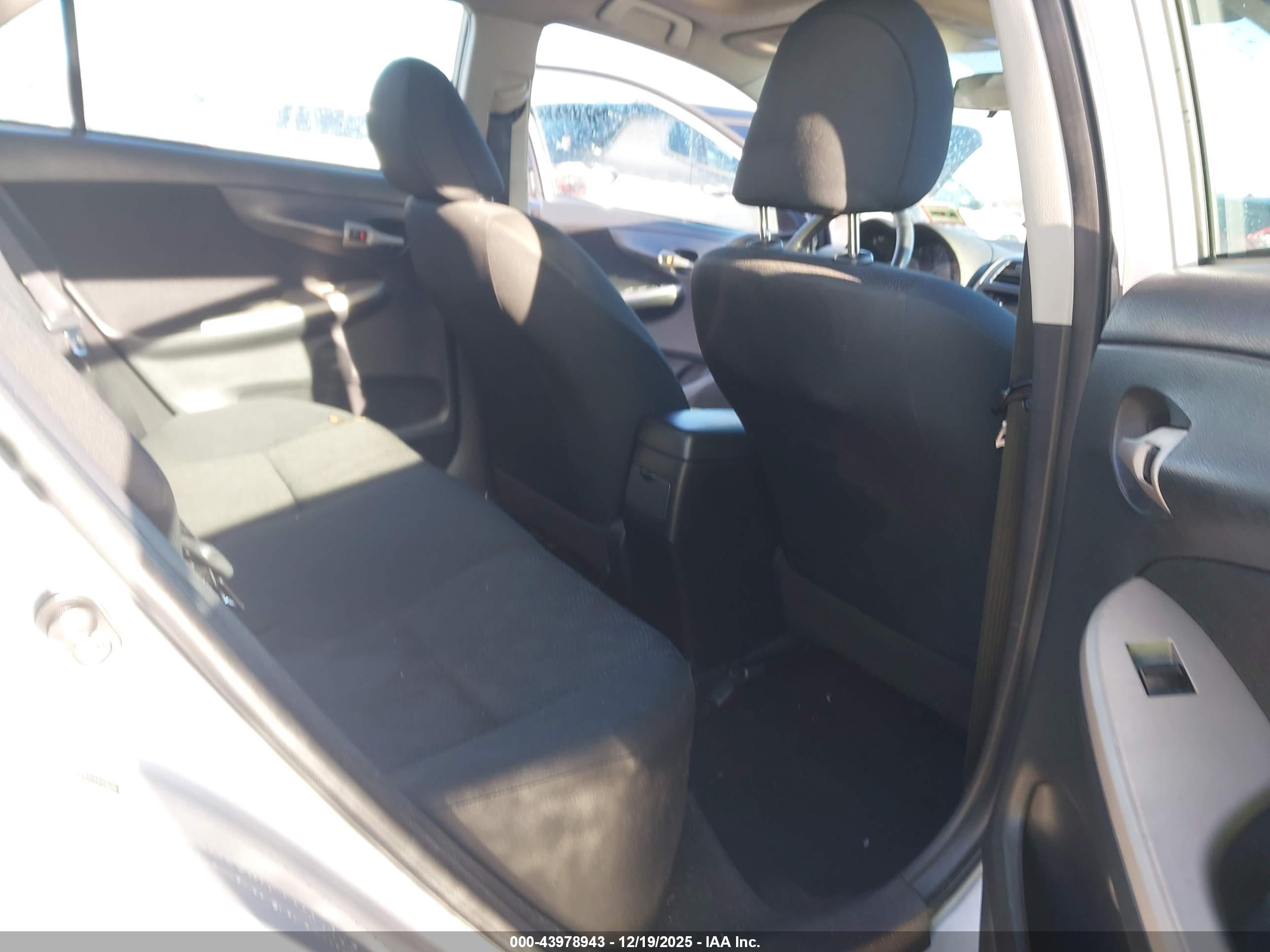TOYOTA COROLLA image 8