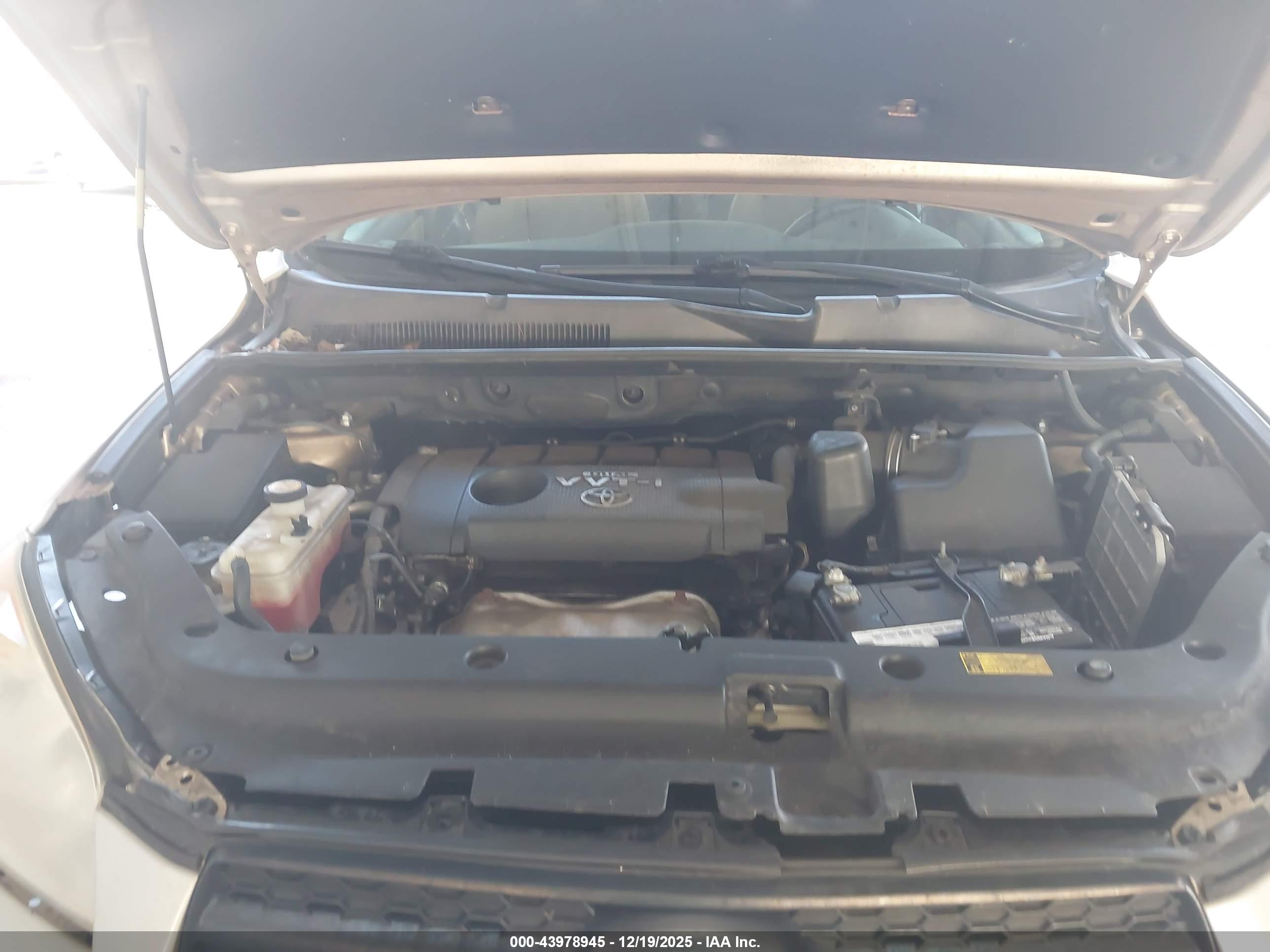 TOYOTA RAV4 image 10