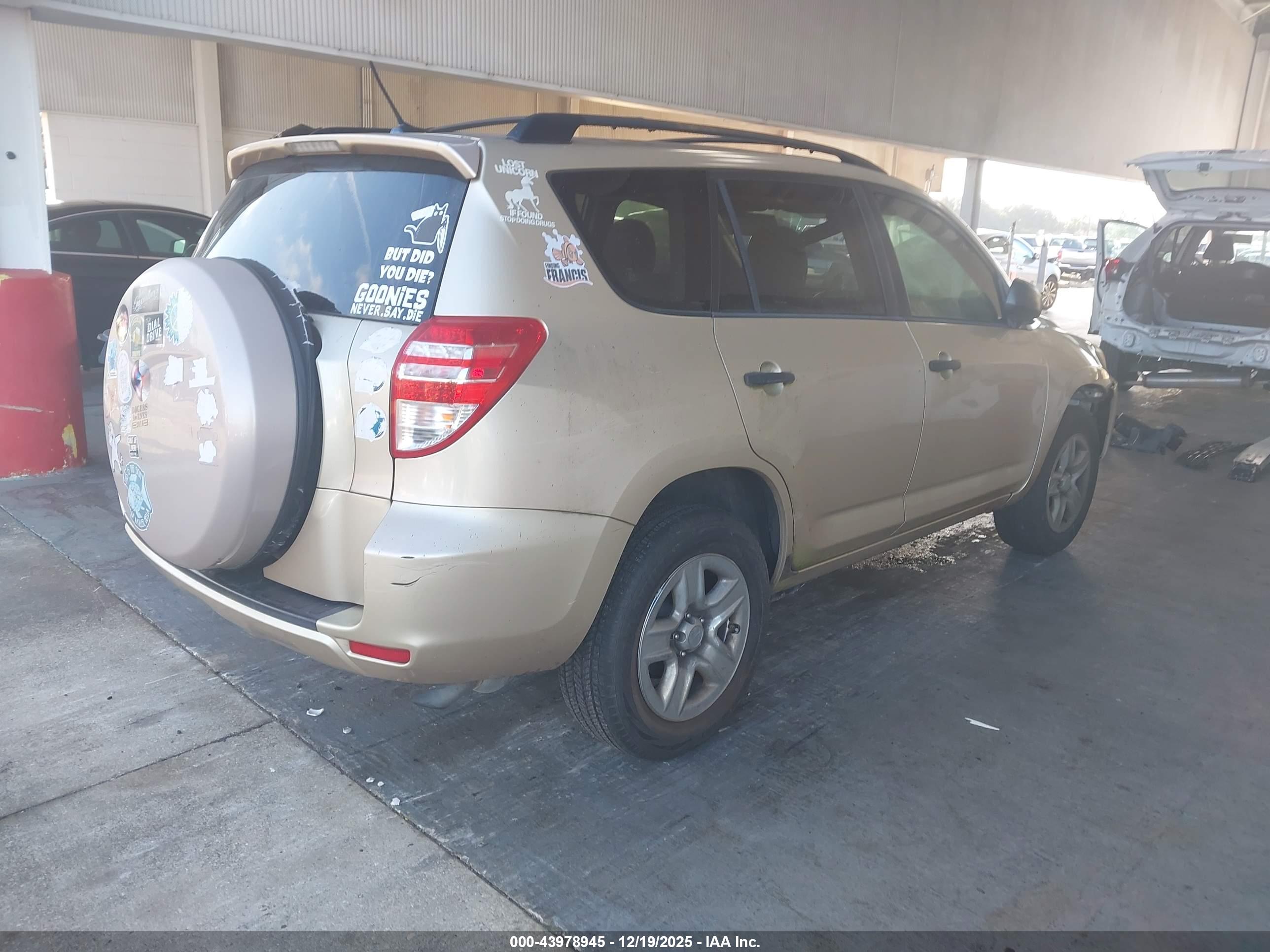 TOYOTA RAV4 image 4