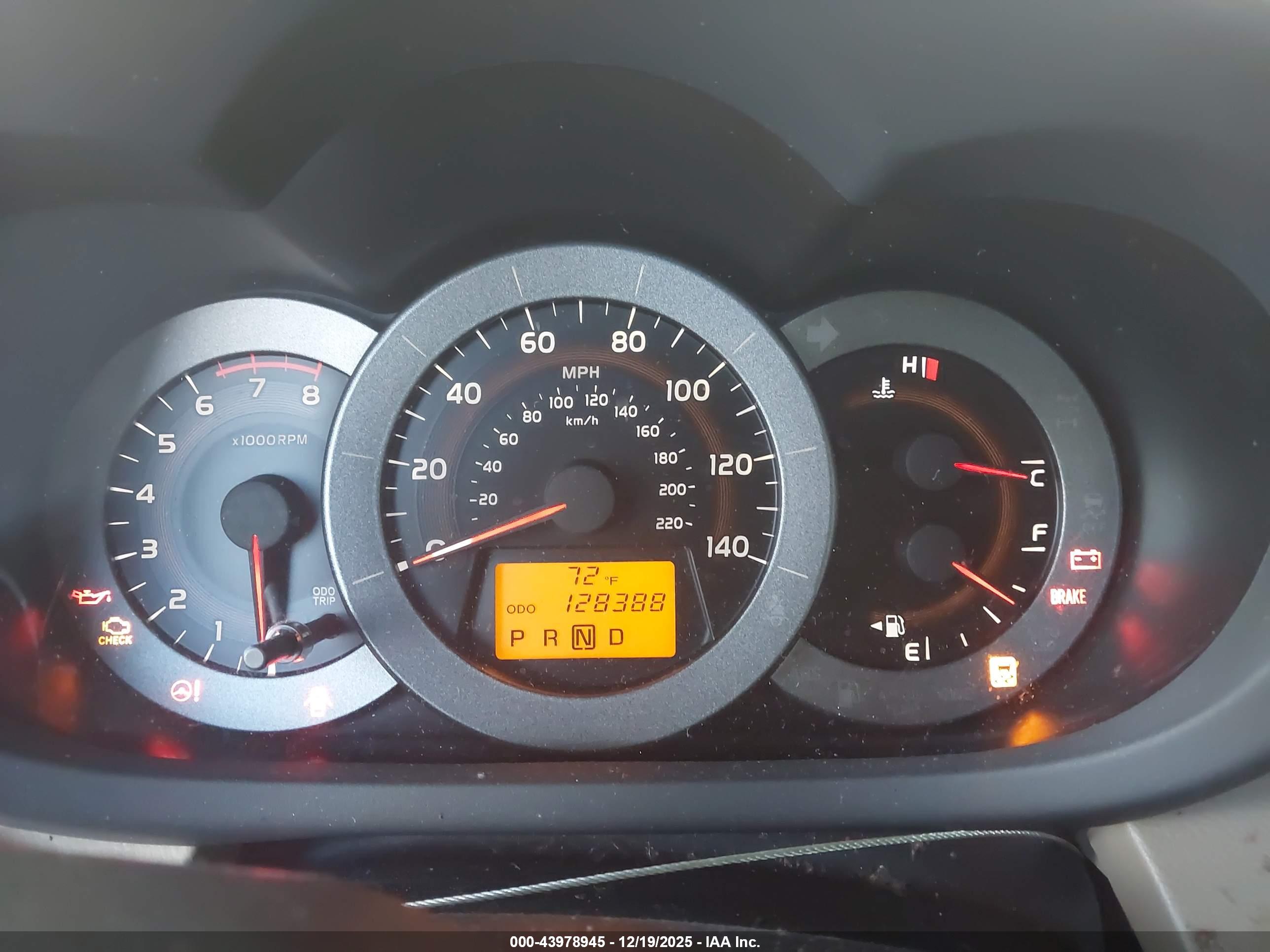 TOYOTA RAV4 image 7