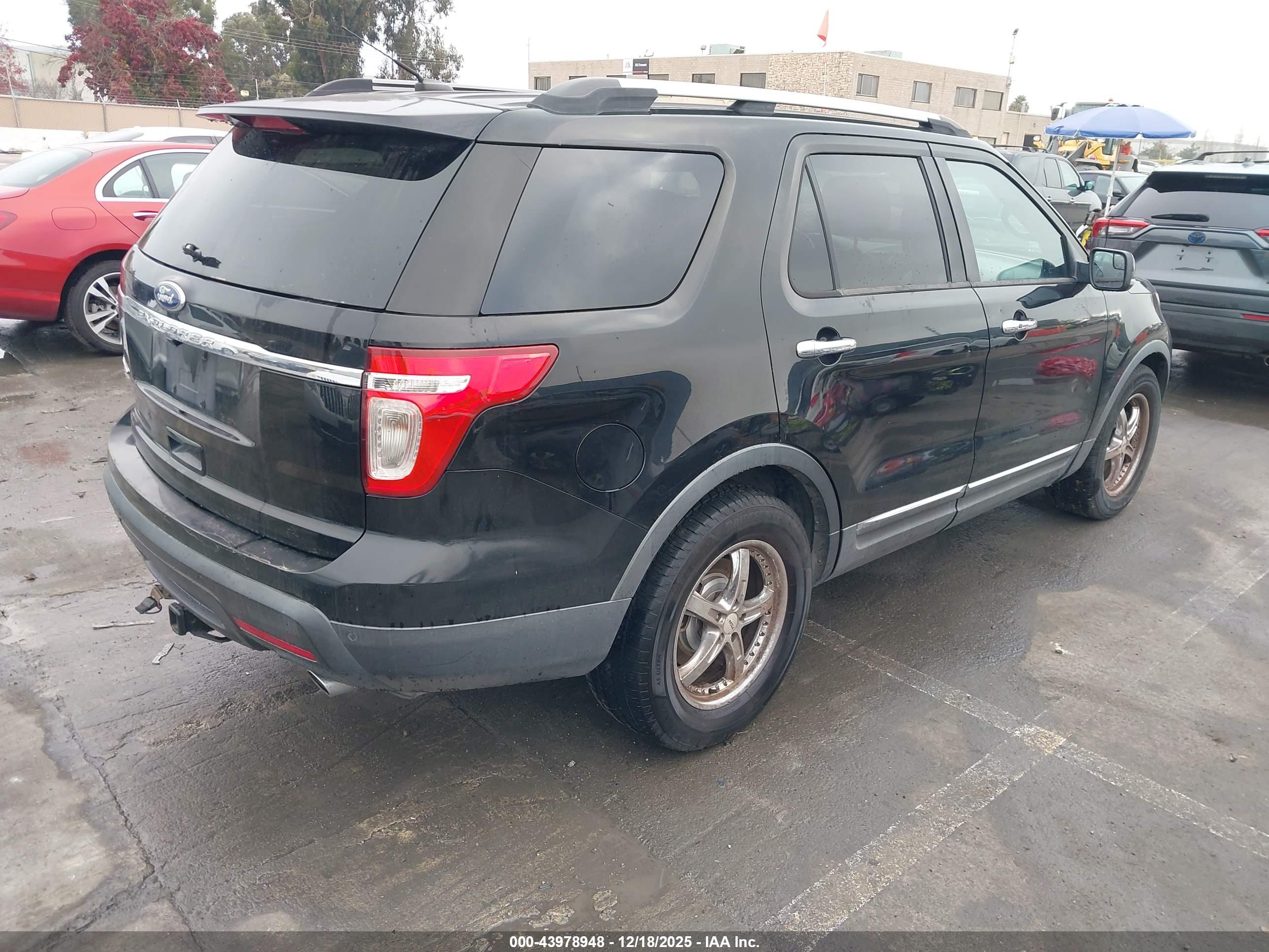 FORD EXPLORER image 4