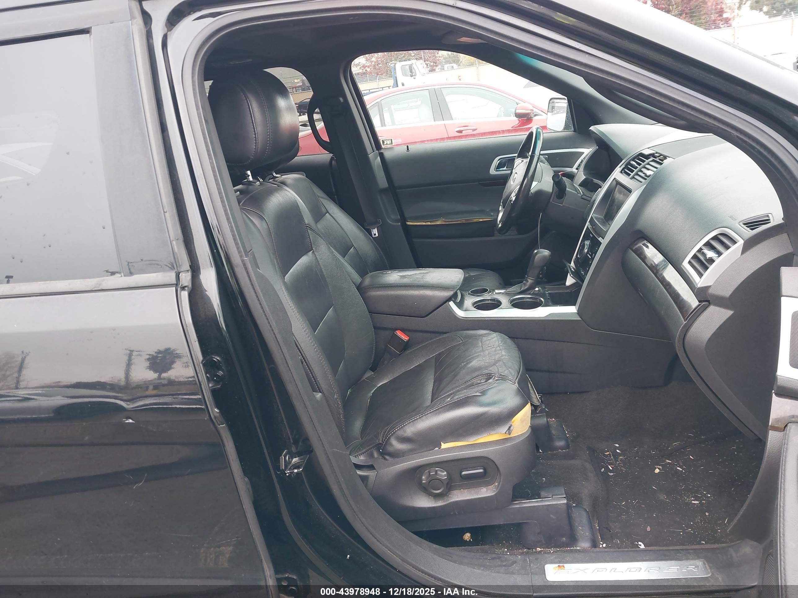 FORD EXPLORER image 5