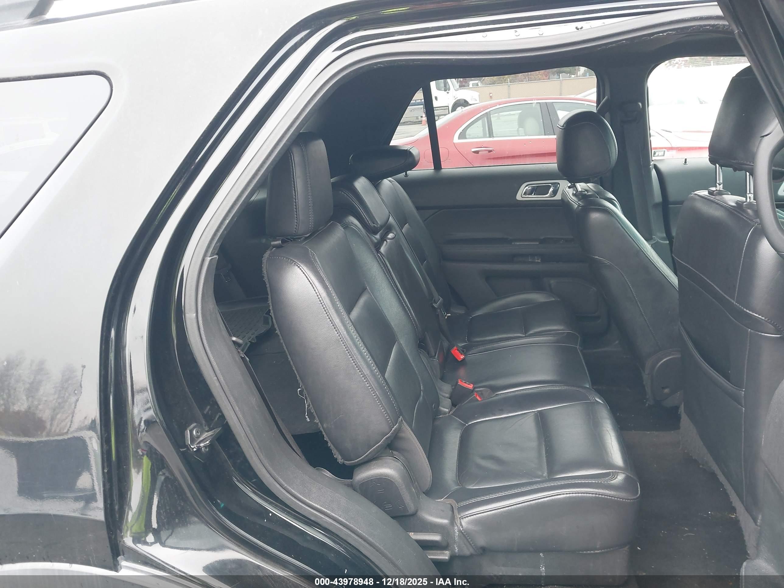FORD EXPLORER image 8