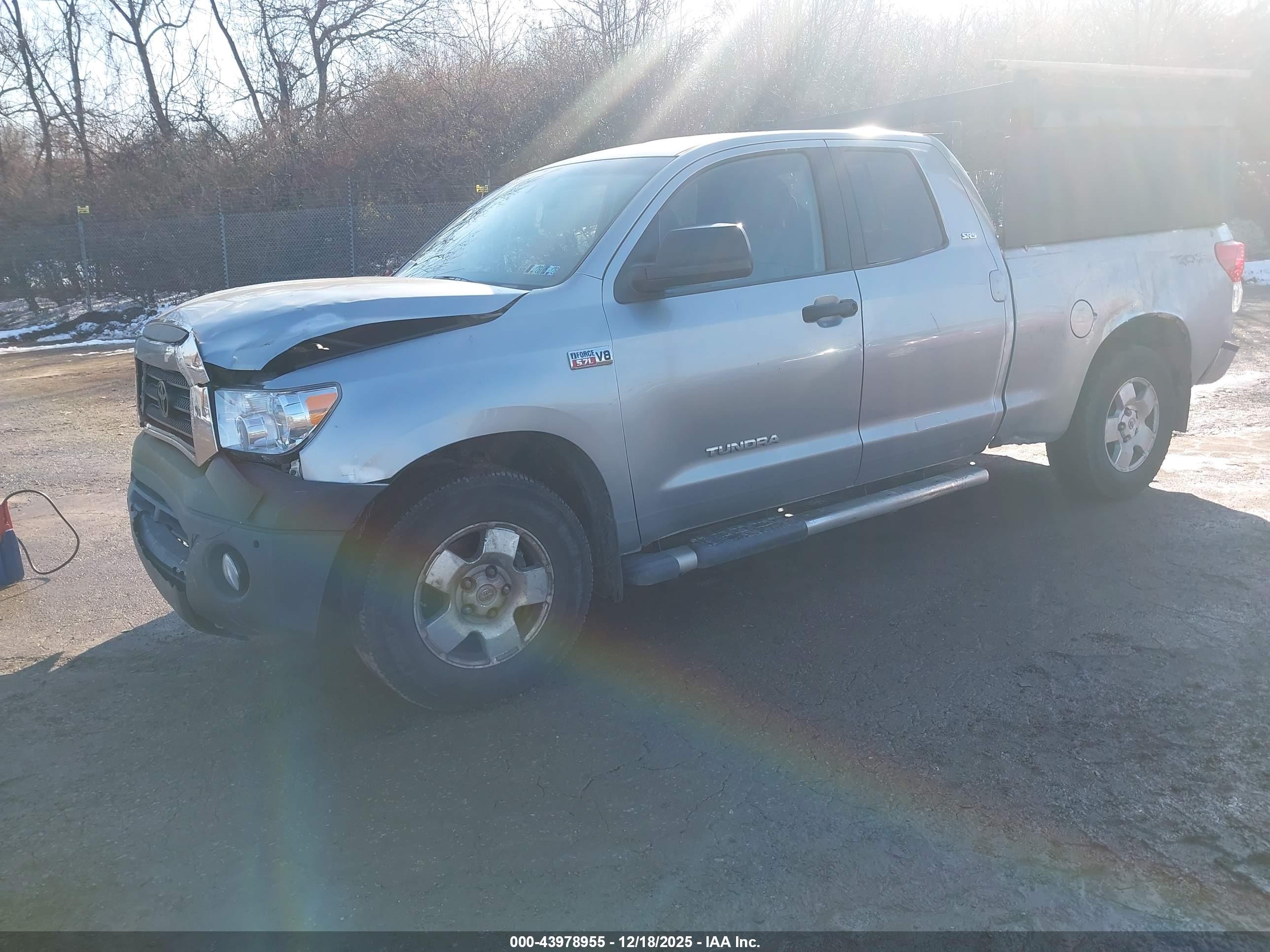 TOYOTA TUNDRA image 2