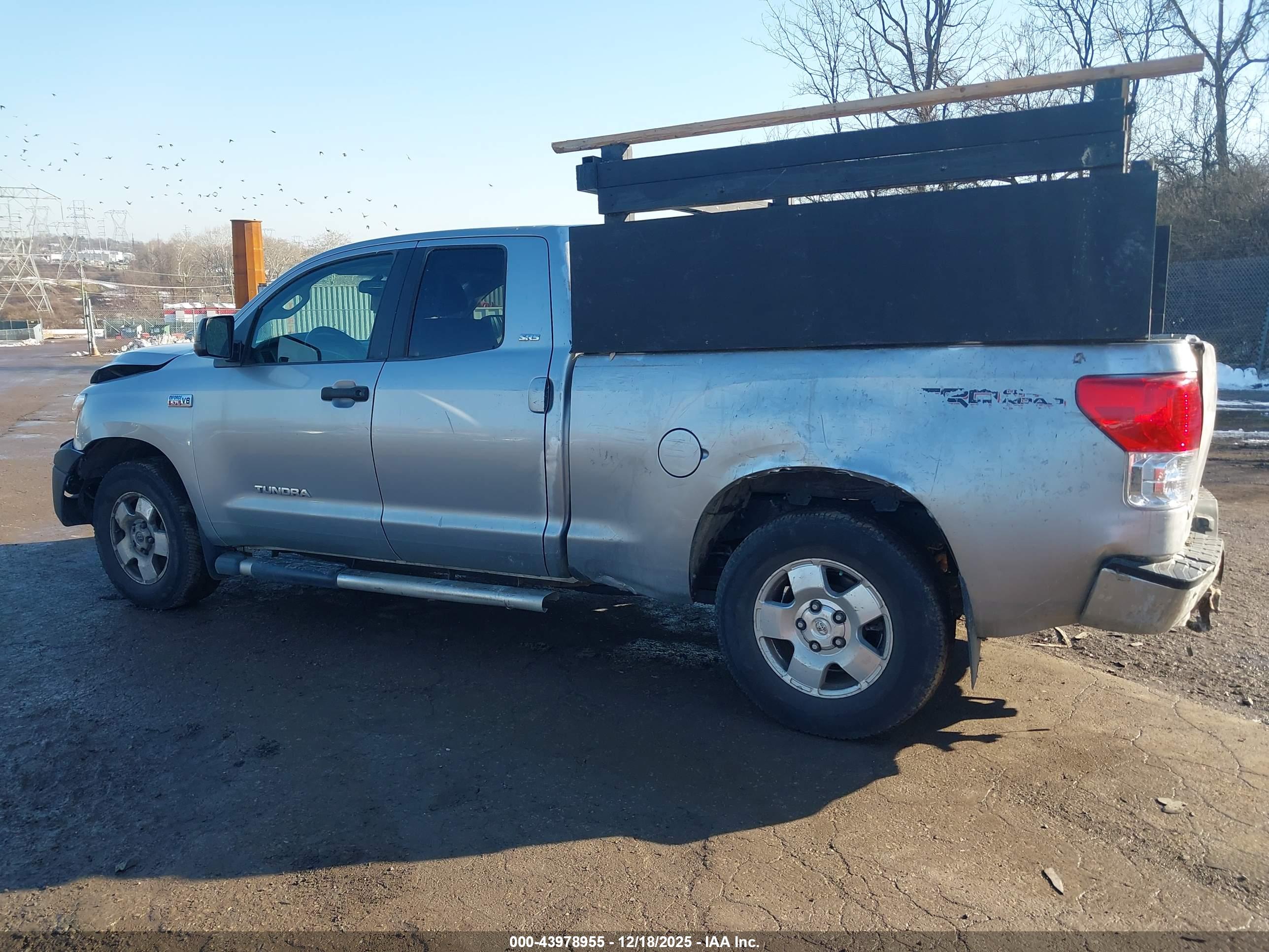 TOYOTA TUNDRA image 3
