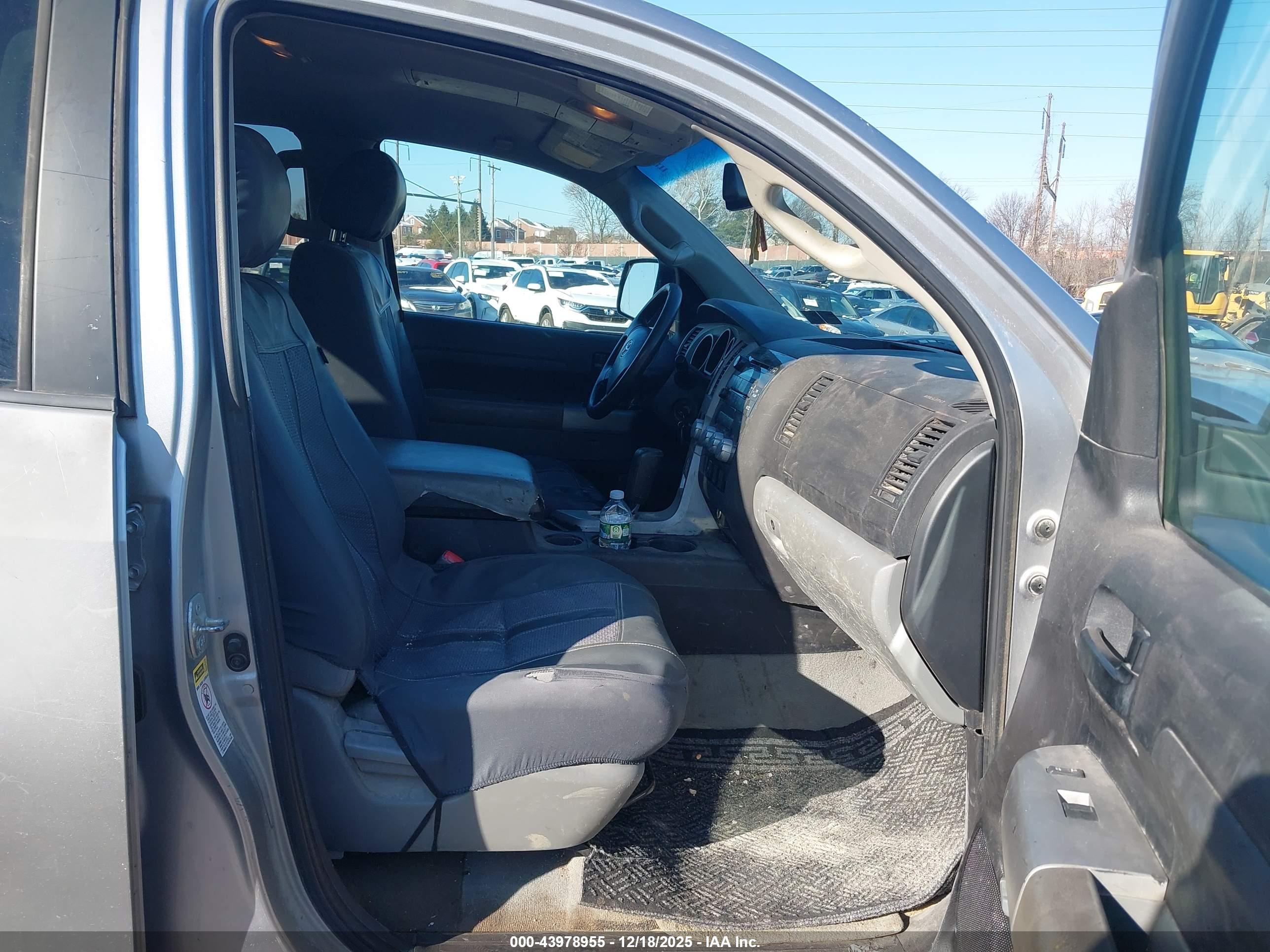 TOYOTA TUNDRA image 5